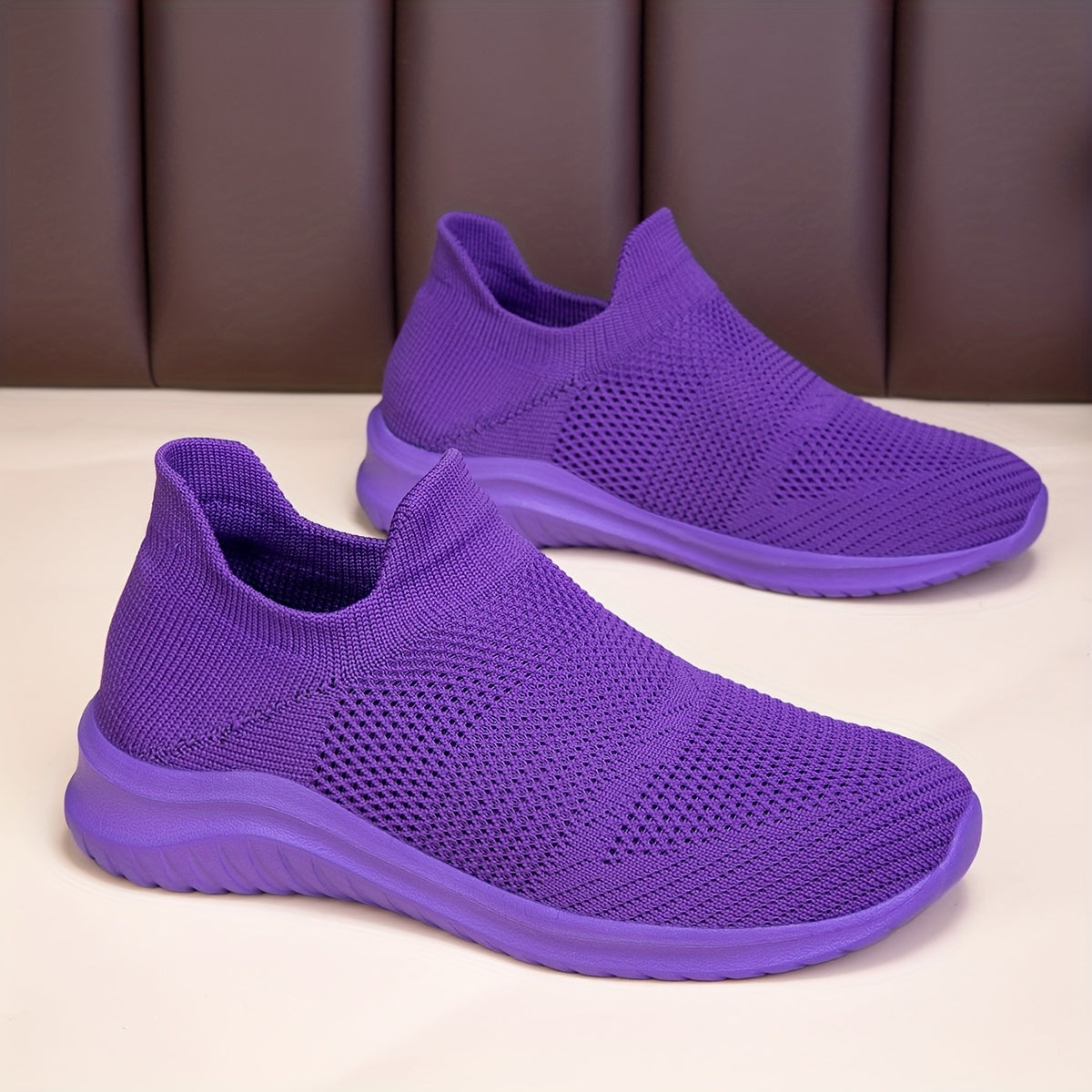 Ayollar uchun nafas oladigan slip-on sport poyabzali neon ranglar yengil yurish poyabzali