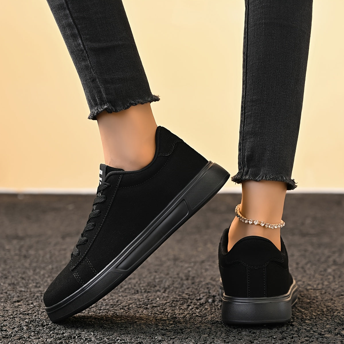 Women's Lightweight Casual Sneakers with Lace-Up Closure Black All-Season Shoes
