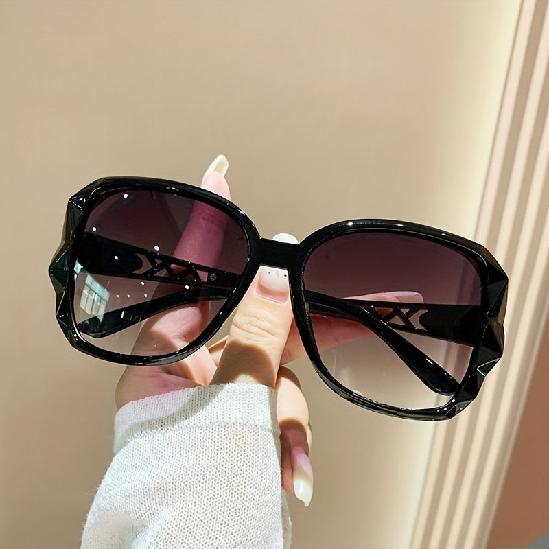 Women's Summer Sun Shades Large Oval Plastic Frame Glitter Jelly Fashion Glasses for Driving Beach