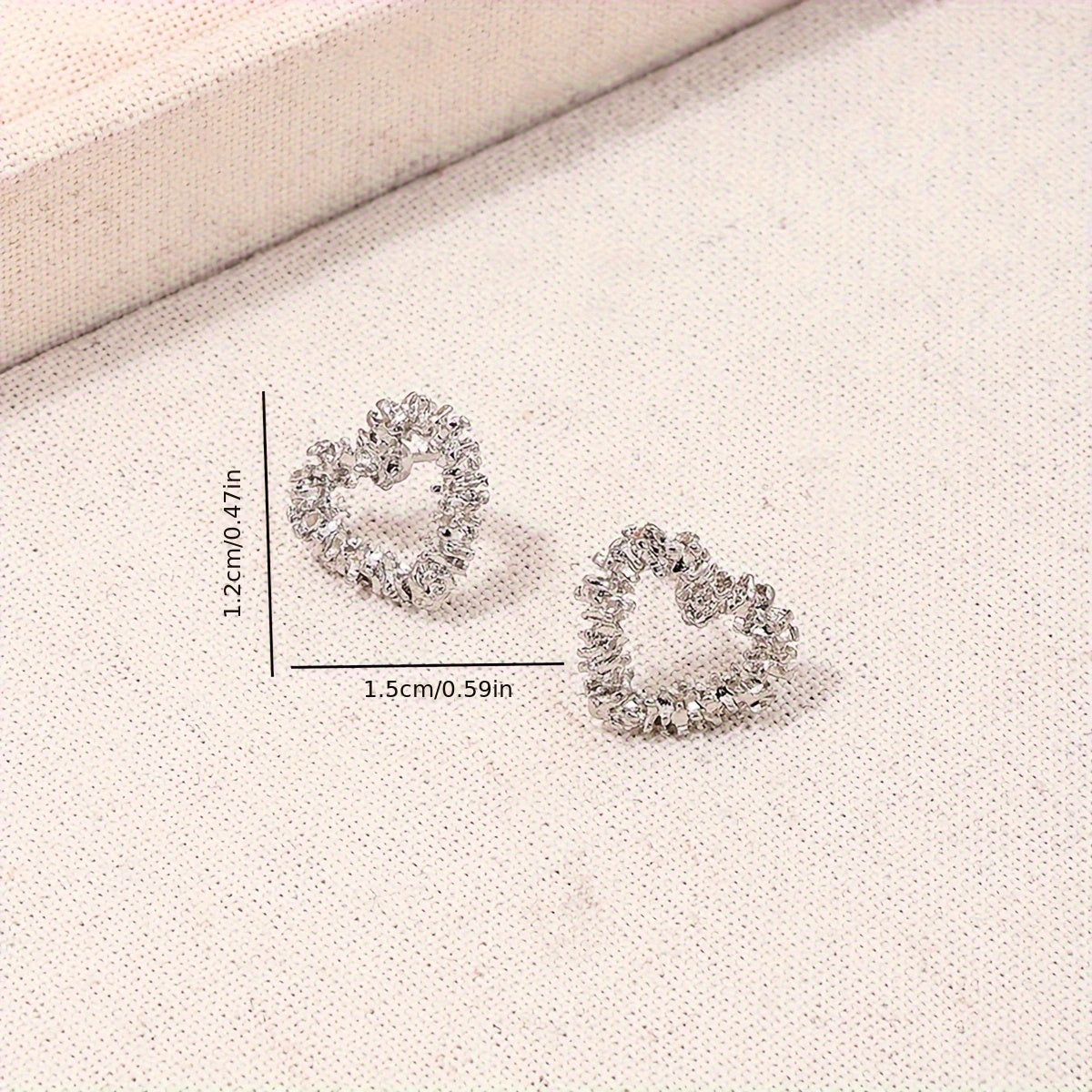 Women's Hollow Heart Earrings Light Luxury Daily Versatile Jewelry