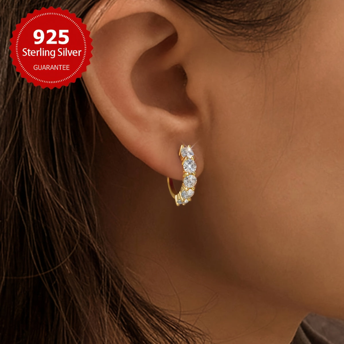 Bu 925 Sterling Silver dan yasalgan 0.3CT Moissanite Hoop Earrings bilan bayonot bering. Taxminan 4.1 gramm og'irlikka ega bo'lgan bu ziraklar har qanday e'tiborni tortadi. 14-fevral, tug'ilgan kunlar yoki uchun mukammal.