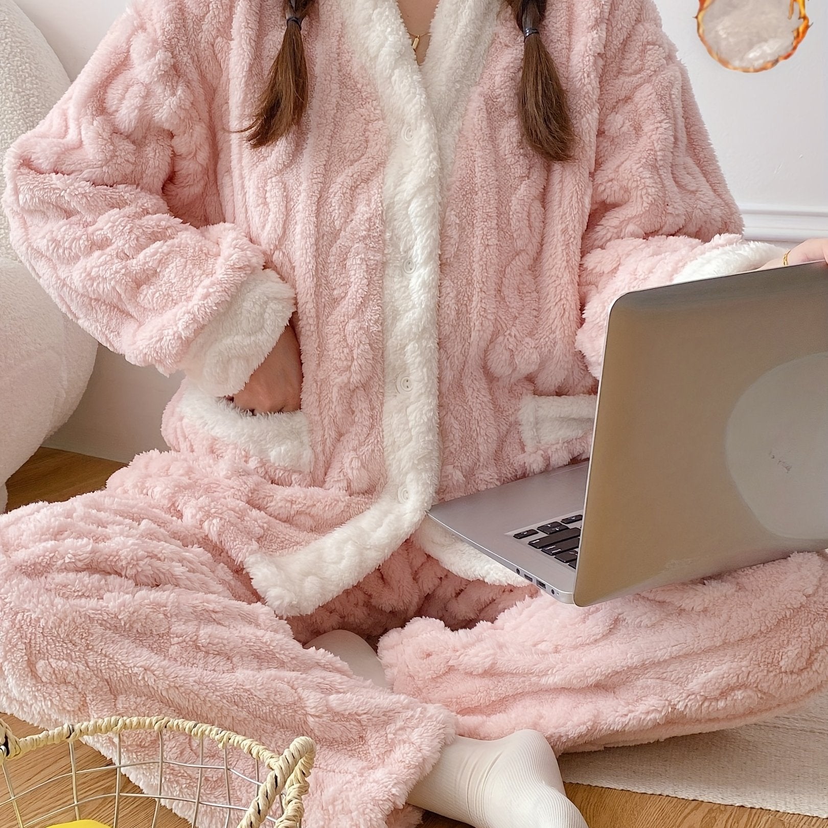 Women's Fleece V-Neck Pajama Set with Pockets Long Sleeves Winter Cozy Polyester