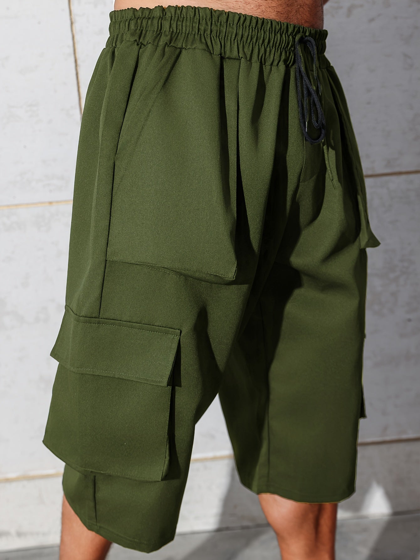 Pantalones cargo de talla grande para hombre de corte relajado hasta la rodilla con múltiples bolsillos y cintura con cordón