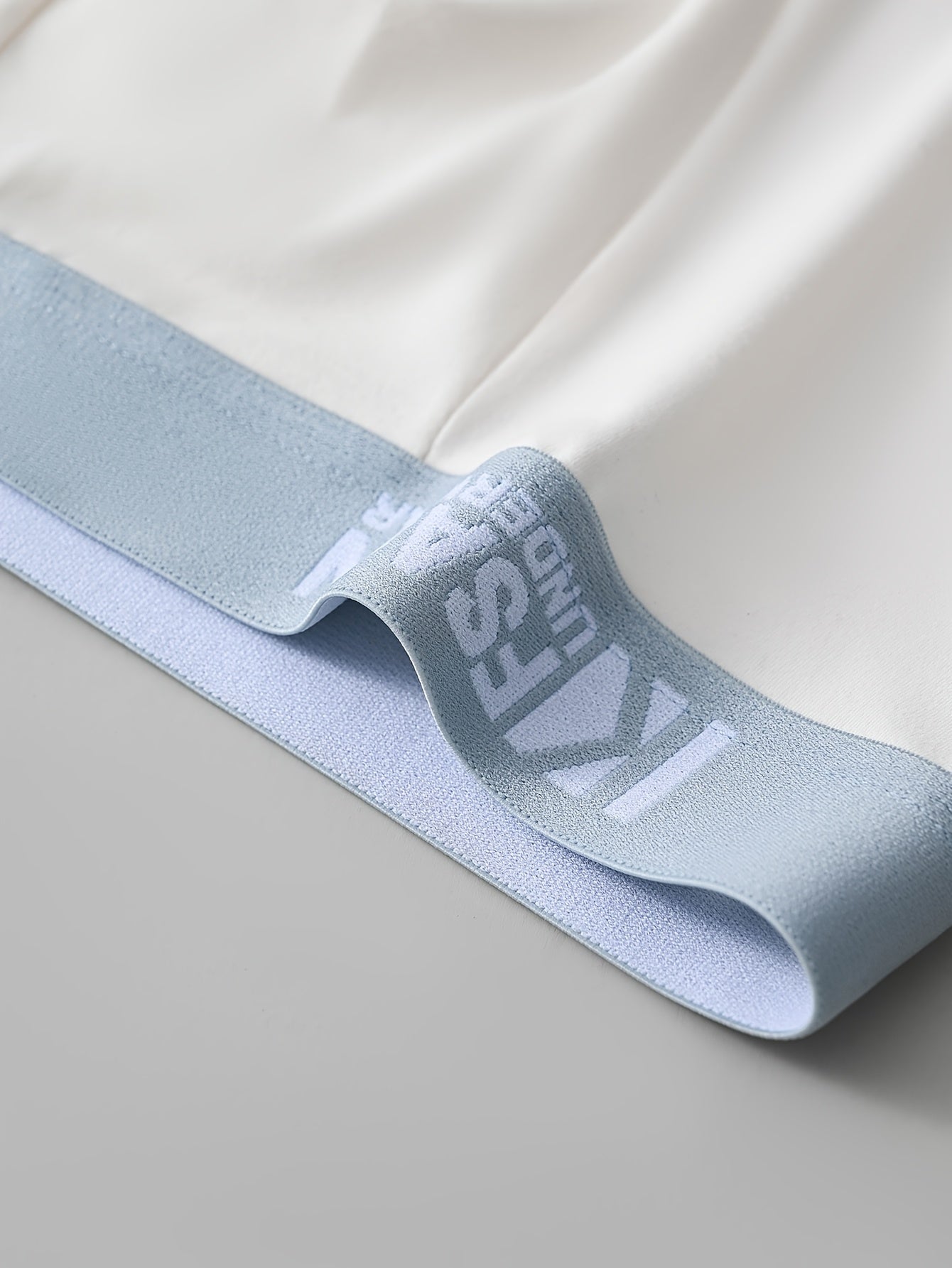 4 ta XORELR erkaklar uchun boxer shortlar to'plami, nafas oladigan to'qilgan mato, harflar bilan bel bog'i, geometrik naqsh va o'rtacha cho'zilish. Har kuni kiyish uchun 93% polyester va 7% spandeksdan tayyorlangan.