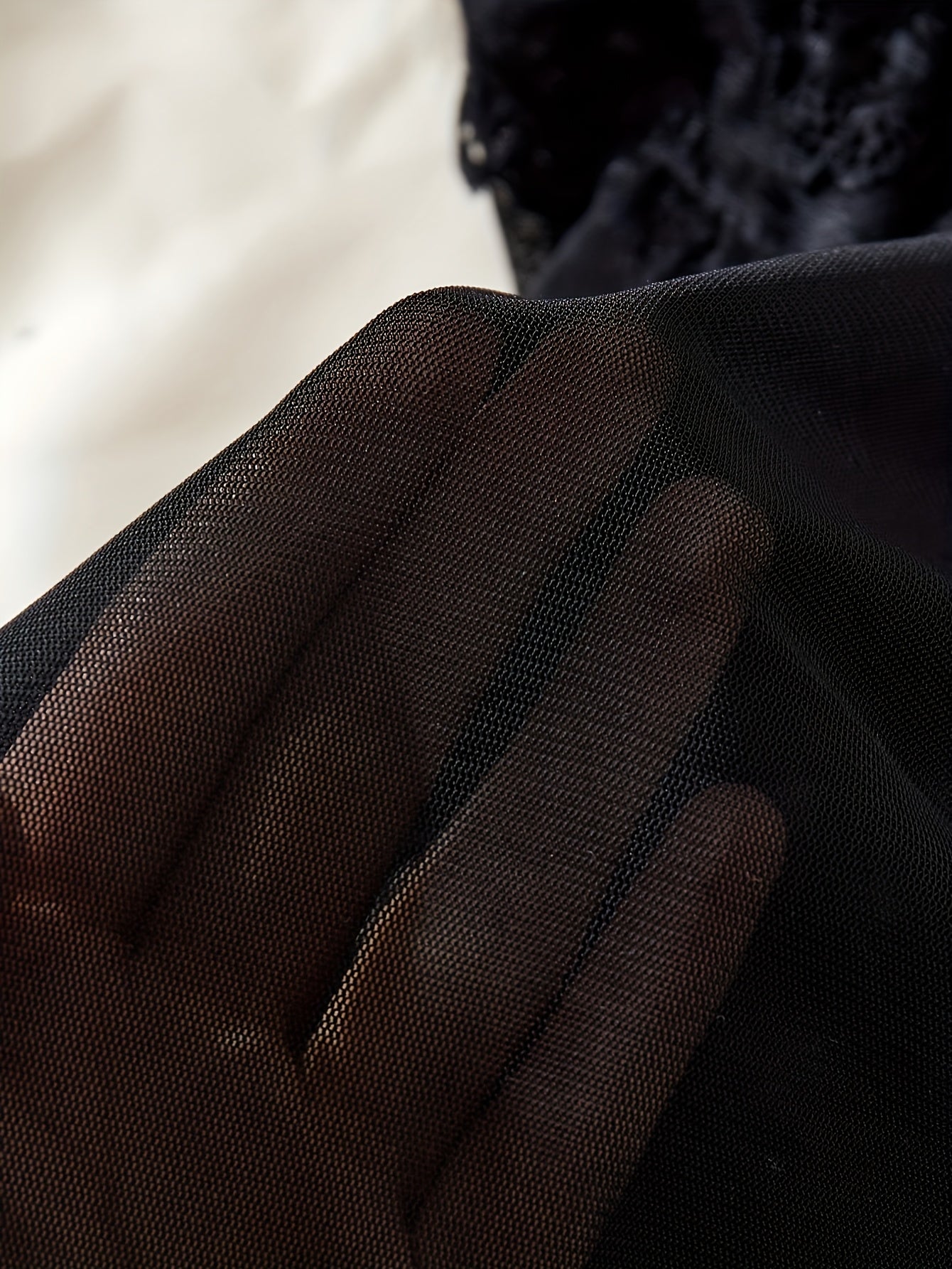 Yangi jozibali pijama to'plami, dantel patchwork, V-shakl, ochiq orqa va thong ichki kiyim.