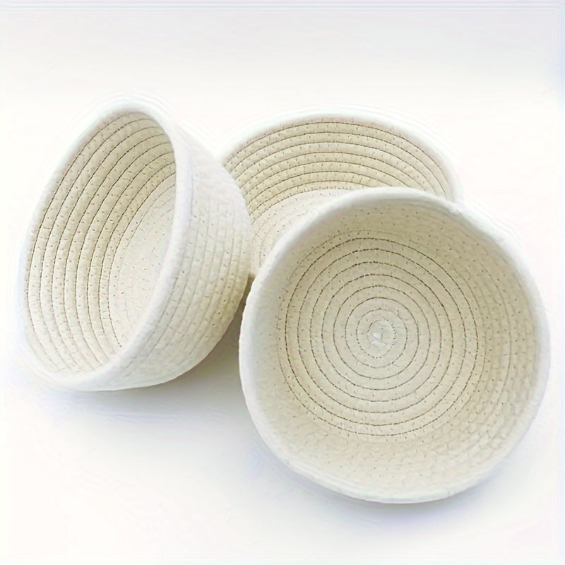 3 ta qo'l bilan to'qilgan paxta ipidan tayyorlangan saqlash savatlari to'plami, kosmetikalar, kalitlar va boshqa narsalarni zamonaviy uy tartibga solish uchun. Qahva stoli va ish stoli bezatish uchun ideal.