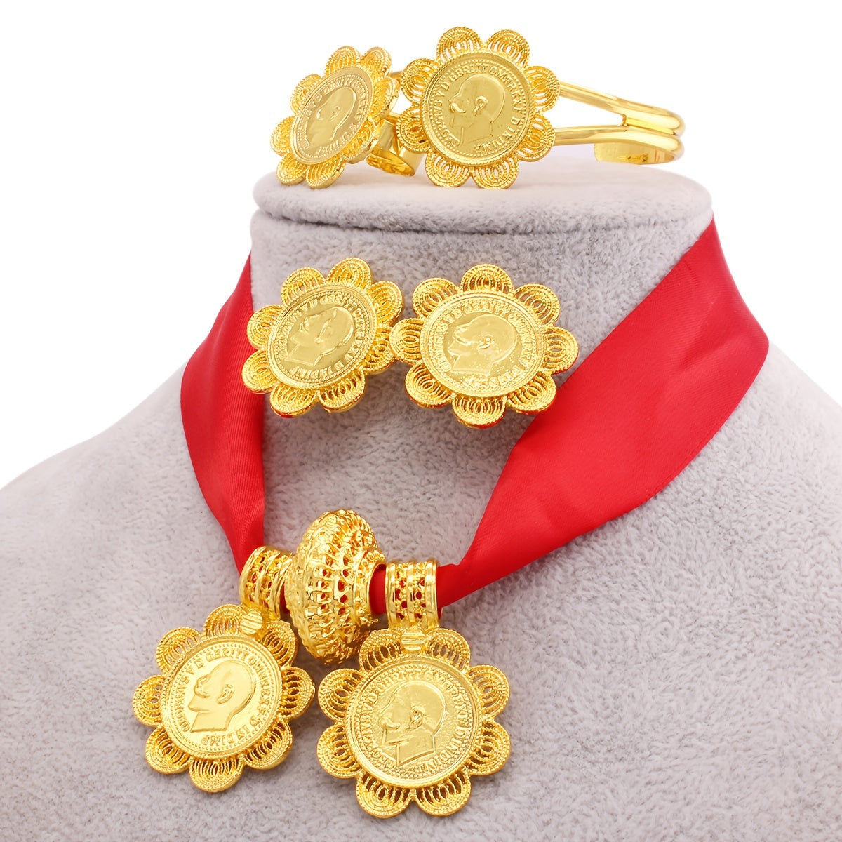 5 ta qismdan iborat hashamatli zargarlik to'plami, shu jumladan, taqinchoqlar, marjon, bilaguzuk va uzuk. Bir nechta ranglarda tanlash uchun muhr va gullar chetiga ega dizaynni o'z ichiga oladi. An'anaviy kelin kiyimlari uchun mukammal.