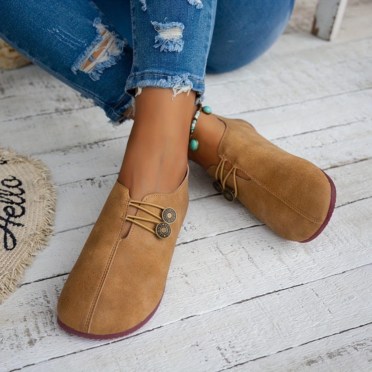 Ayollar uchun Slip-On balet tuflisi, bezakli tugmachalar bilan nafas oladigan ichki qismi