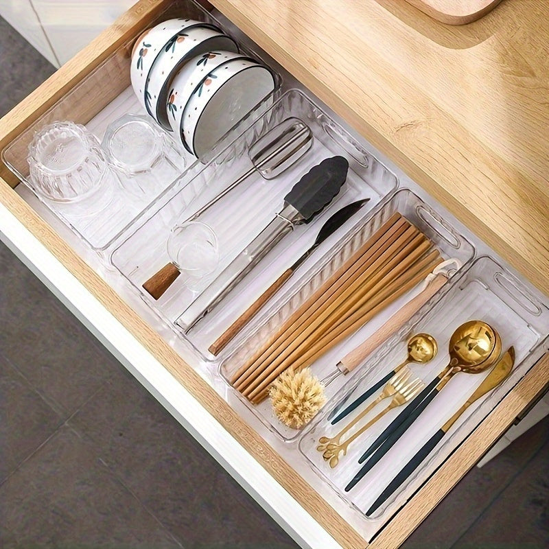 Shaffof plastikdan tayyorlangan tutqichi bo'lgan to'rtburchakli oshxona muzlatgichi tashkilotchisi - mevalar, sabzavotlar, go'sht, atıştırmalıklar va ichimliklar uchun mos oziq-ovqat xavfsiz saqlash qutisi.