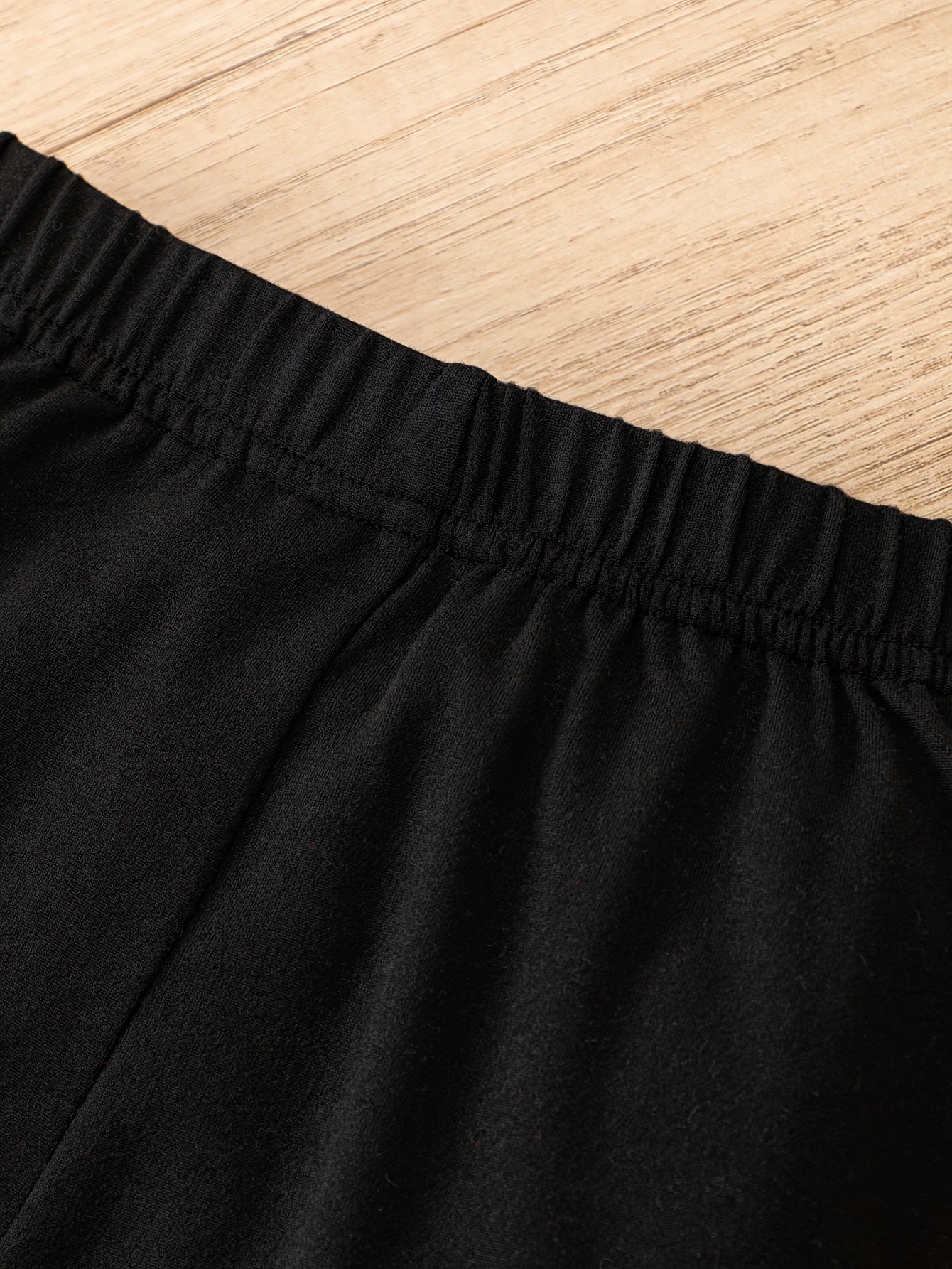 Детский комплект: рюшевая блузка в клетку и брюки с ремнем для весенне-осенней прогулочной одежды