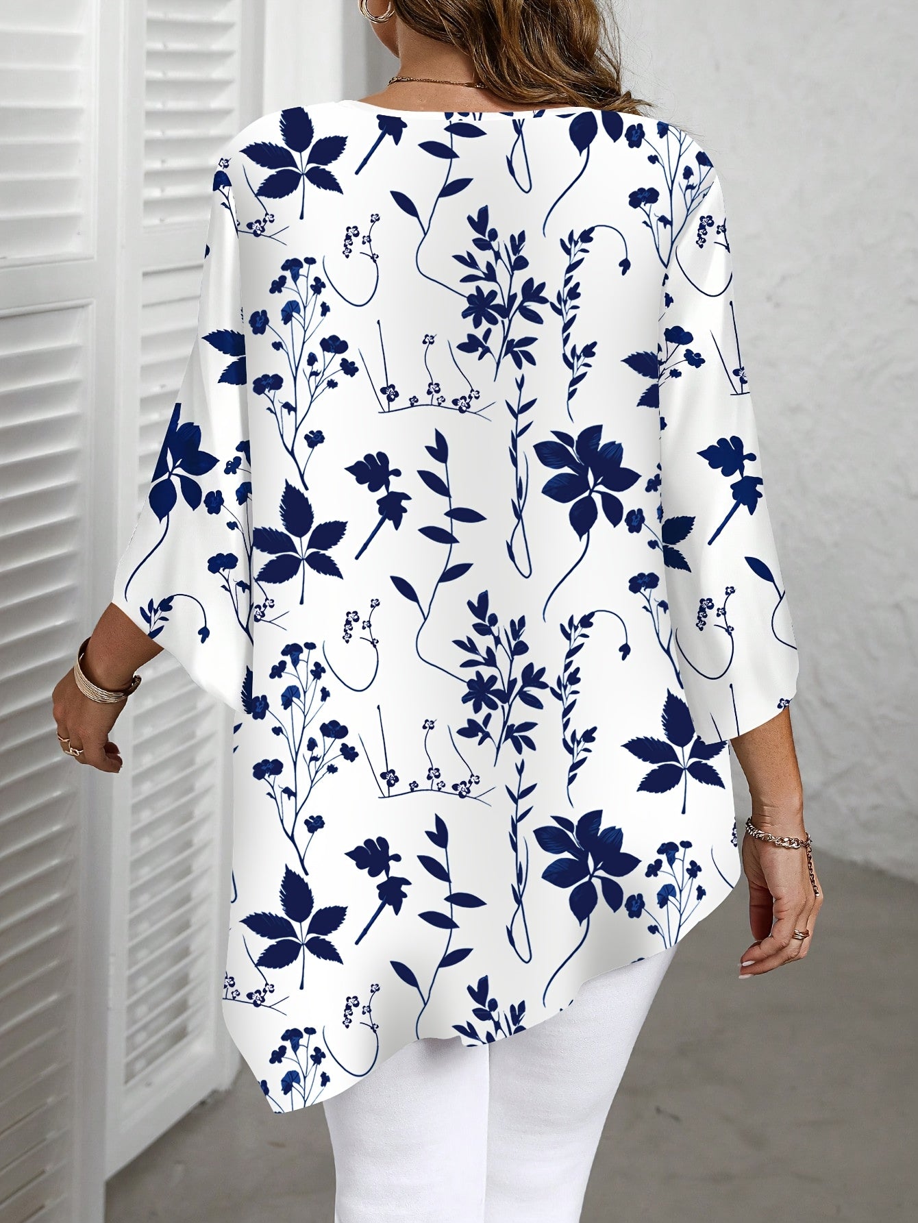 Plus Size Women's Floral Print Blouse Navy Blue White Relaxed Fit Summer Top