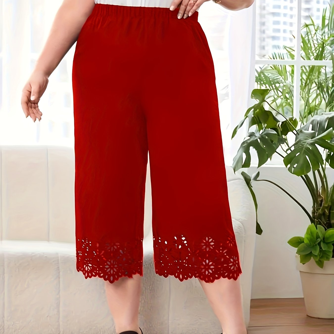 Pantalones Capri de talla grande en negro con cintura elástica y detalle de encaje para verano