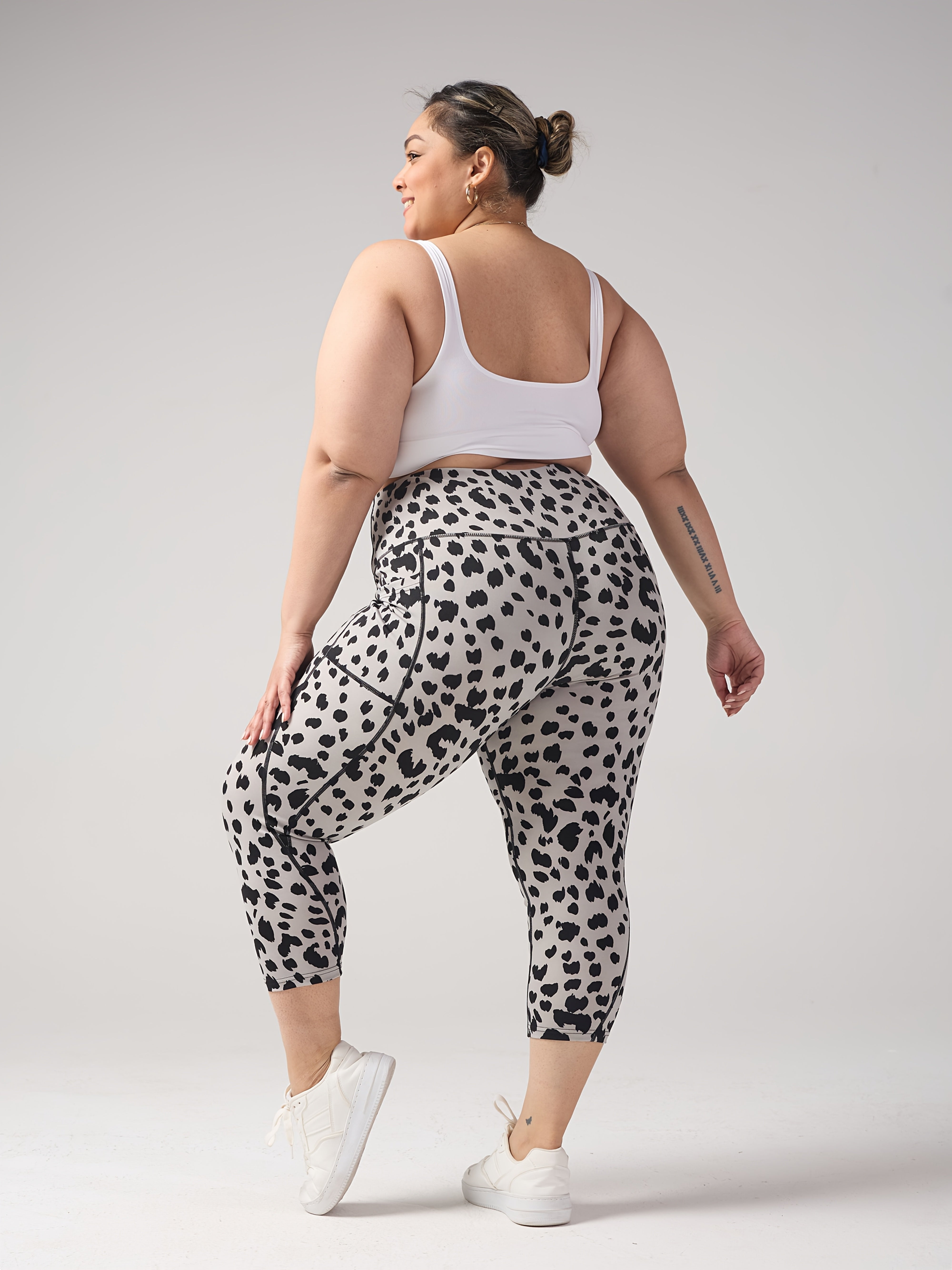 Women's Plus-Size Leopard Print Capri Leggings Tummy Control High Waist Stretchy