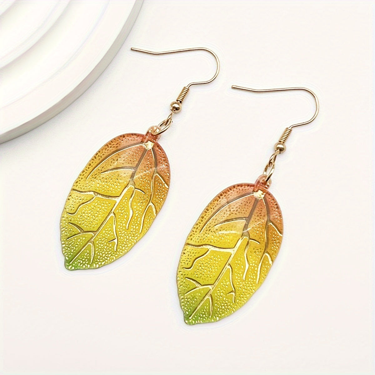 Ayollar uchun akril bargli sirg‘alar, gradient ranglar, engil, bohem uslubi