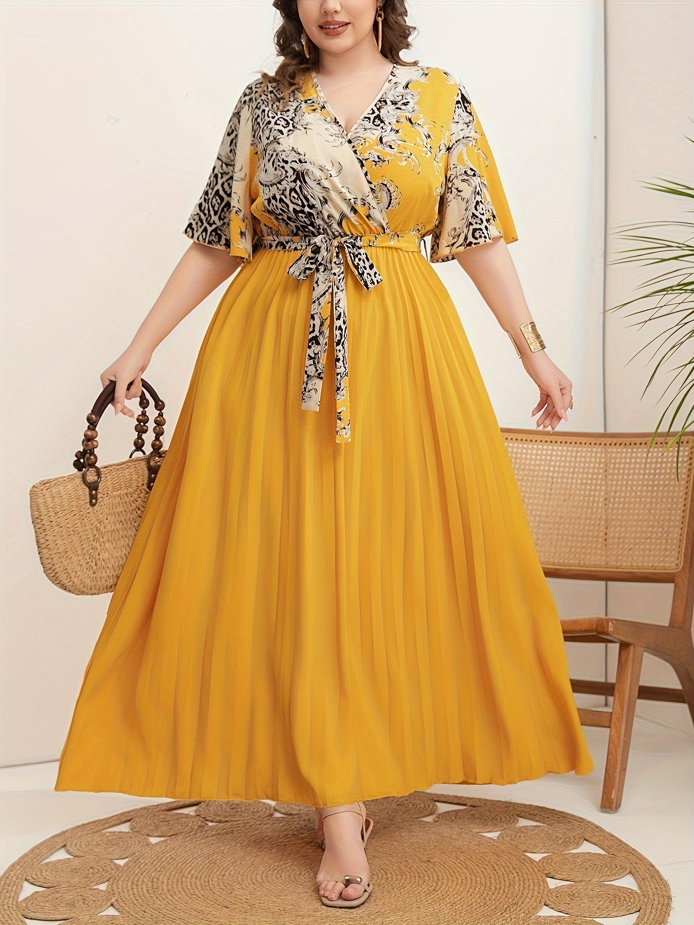 Vestido de mujer con escote en V y patrón de Oriente Medio elegante