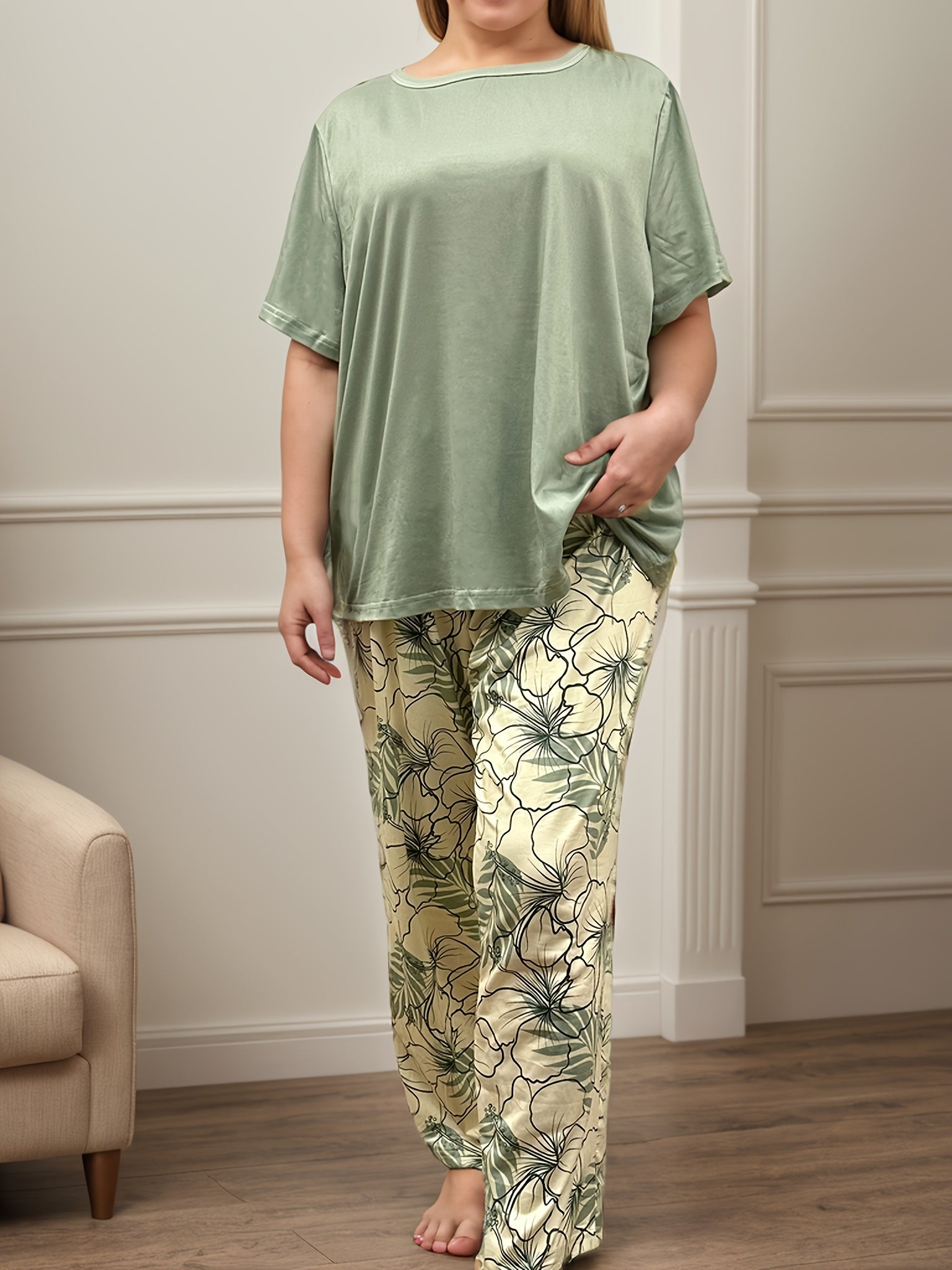 Women's Plus Size Green Floral Pajama Set with Short Sleeve T-Shirt and Long Pants