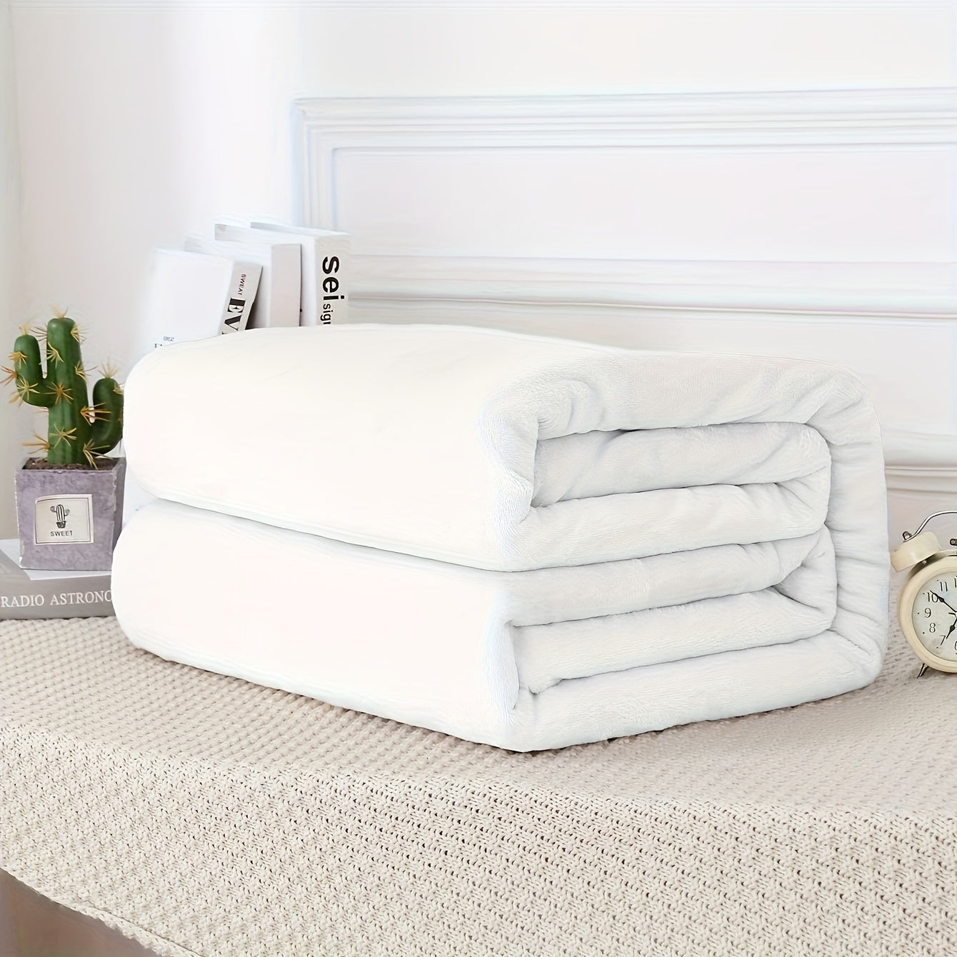 Hypoallergenic Flannel Throw Blanket with Spanish Letter Design for Daughter Durable Cozy Machine Washable All Seasons