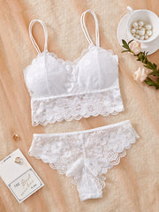 White Lace Lingerie Set with Scalloped Neckline Removable Pad Bra and Low-Rise Panties