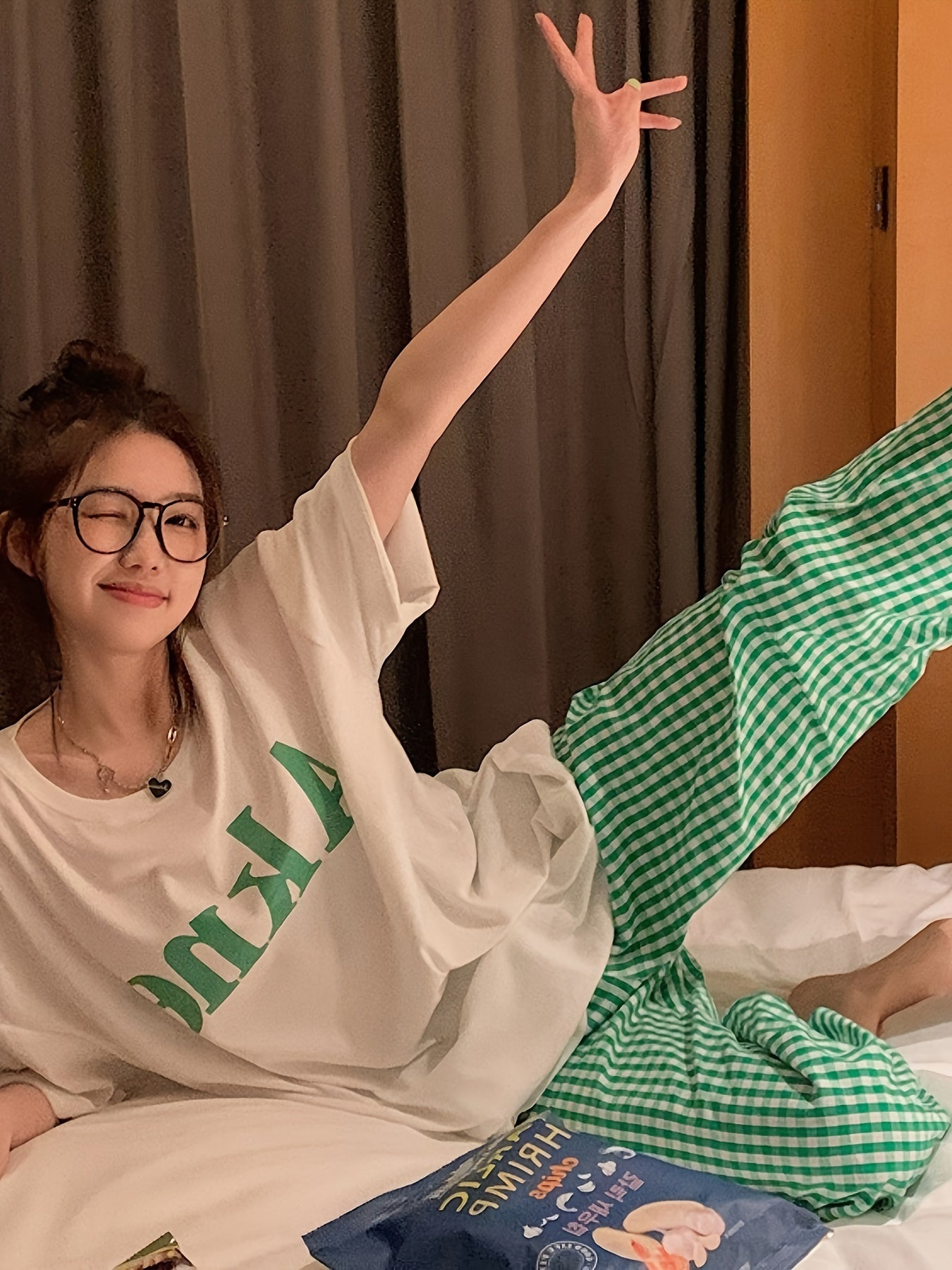 Conjunto de ropa de descanso con estampado de letras a cuadros para chicas adolescentes, con camiseta de manga corta y cuello redondo y pantalones largos