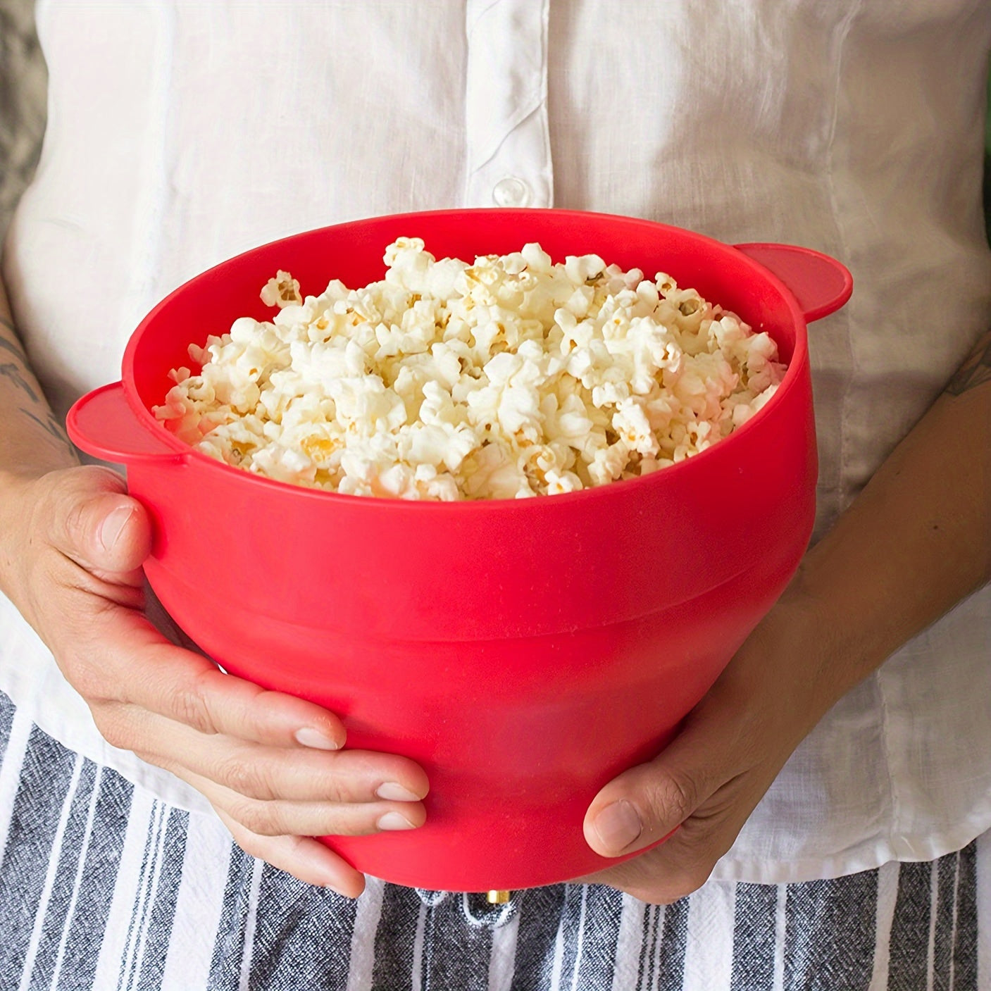Hacedora de palomitas de silicona plegable, apta para microondas, cubo rojo con tapa para uso doméstico