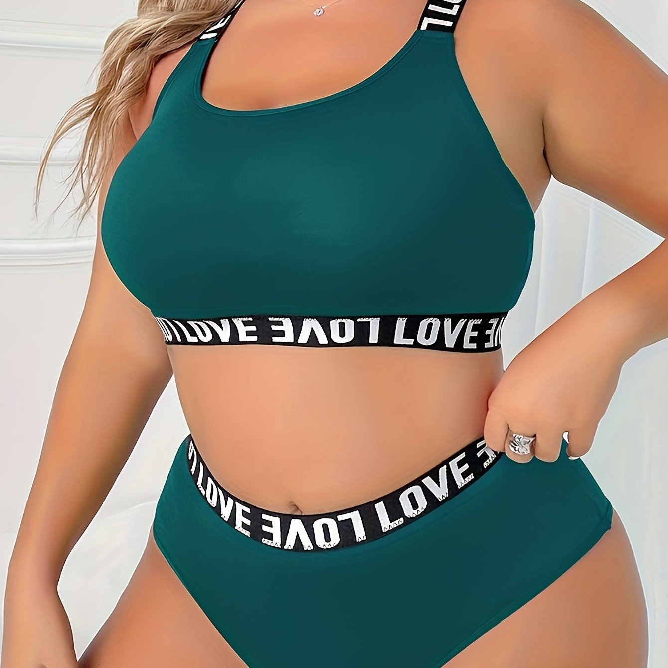 Plus o'lcham Love Printed Bralette va yuqori belli shartlar to'plami, trikotaj polyester