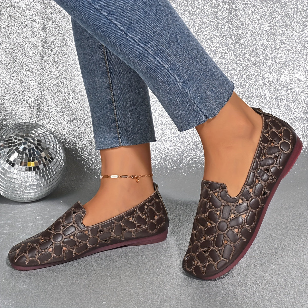 Zapatos planos transpirables con bordado floral y corte en mujer