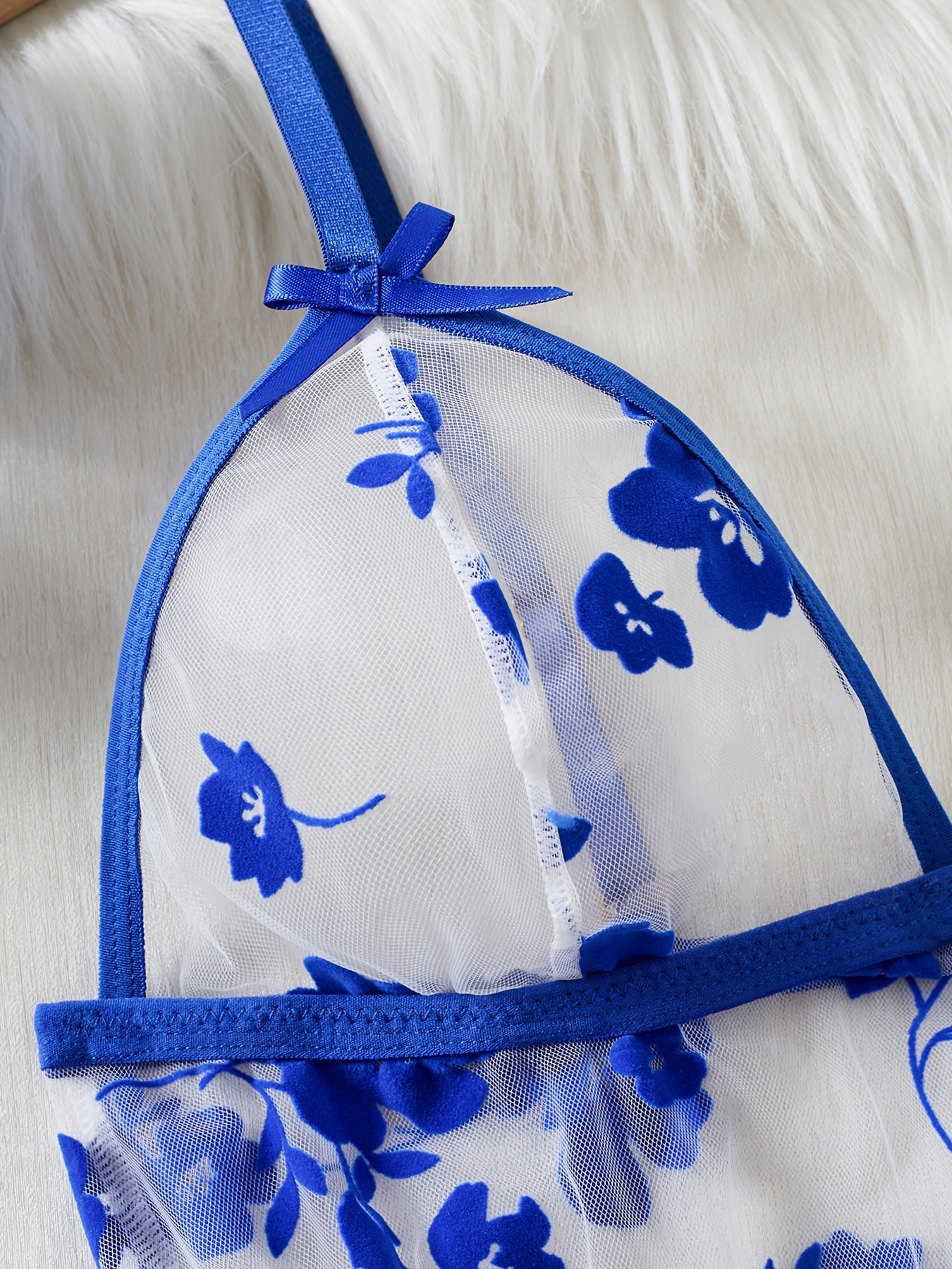 Plus o'lchamli ayollar uchun gul naqshli tarmoq uyqu kiyimlari to'plami kontrast tafsilotlar bilan