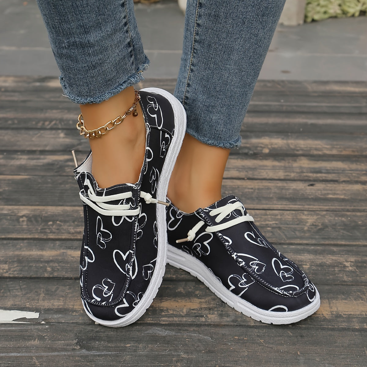 Women's Fabric Casual Sneakers Black and White Heart Pattern