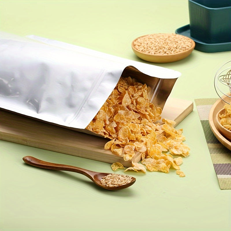 100 ta oziq-ovqat saqlash uchun Mylar sumkalar to'plami, 3 xil o'lchamda (3.79 L, 1 kvart, 1/2 pint) 10 mil qalinlikda mavjud. Ushbu sumkalar turadigan, qayta yopiladigan va issiq muhrlanadigan bo'lib, uzoq muddatli oziq-ovqat saqlash uchun mukammaldir.