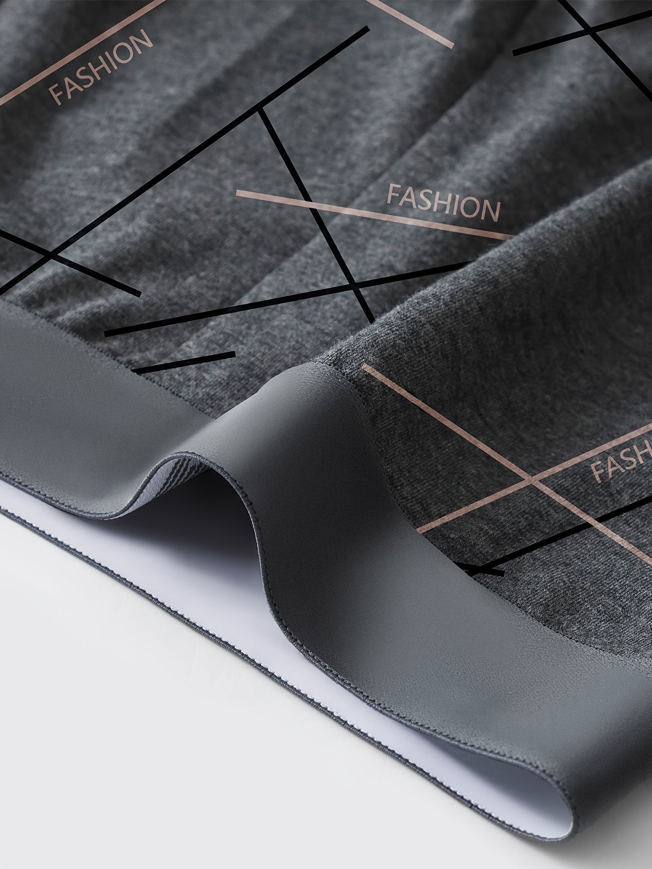 Erkaklar uchun 4 ta ichki kiyim va sport shimlari, bosma va astarli dizaynlar bilan, to'rt burchakli shortlar va qulay, teriga do'st va nafas oladigan uzun to'g'ri shimlarni o'z ichiga oladi.