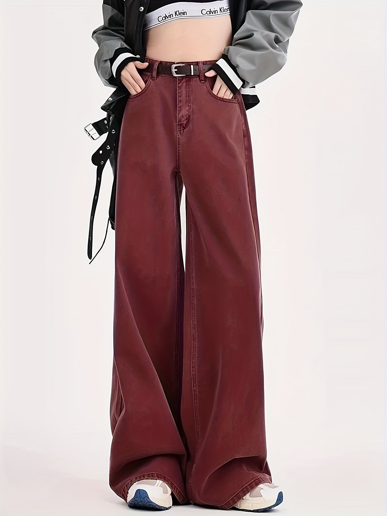 Jeans de mujer de tiro alto y pierna ancha en rojo con bolsillos con abertura