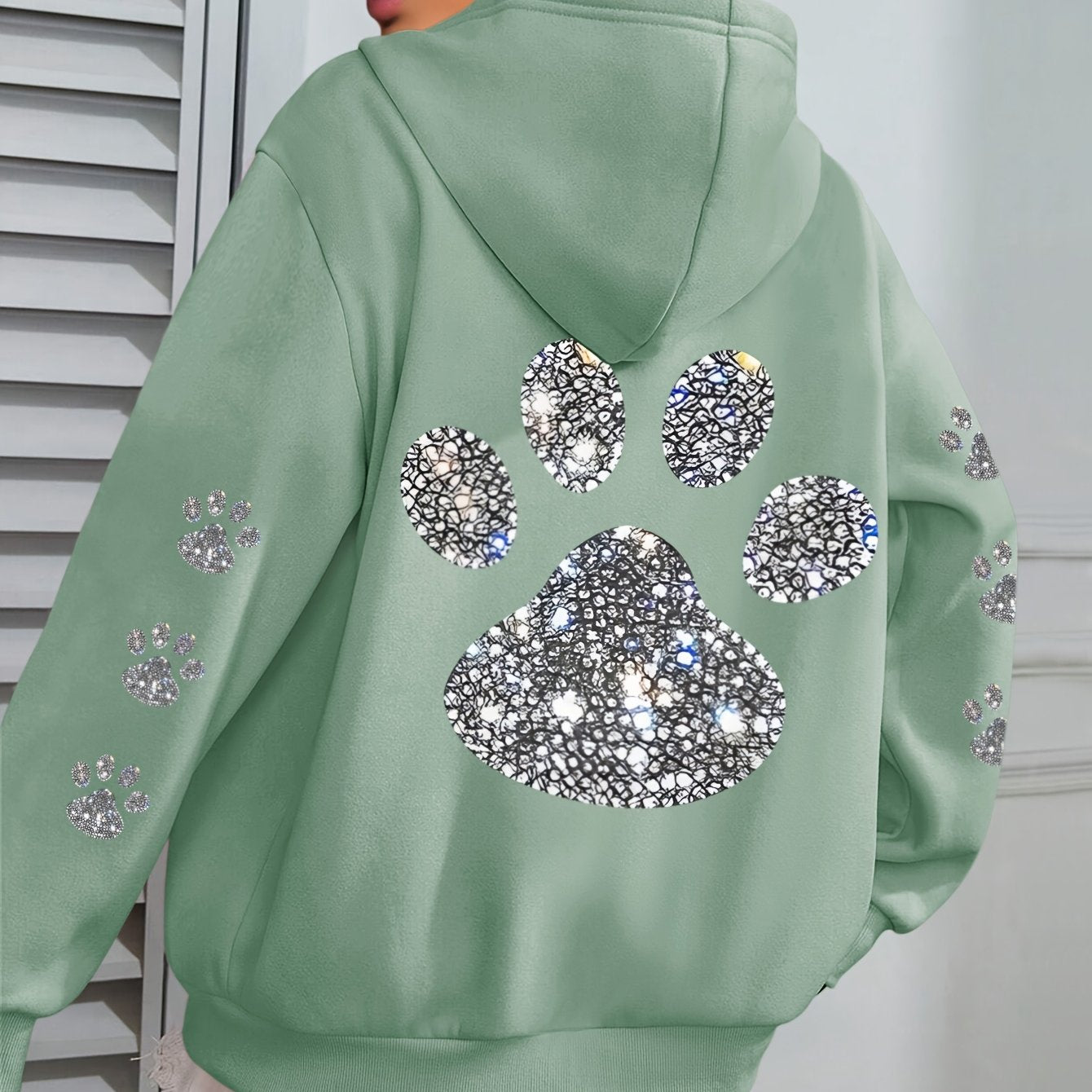 Ayollar uchun kattaroq o'lchamli hoodie polyesterli mushuk paw print pullover, cho'ntak bilan