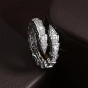 Kunlik va maxsus tadbirlarda foydalanish uchun sun'iy kubik zirkon bilan mis punk uslubidagi barmoq uzuk