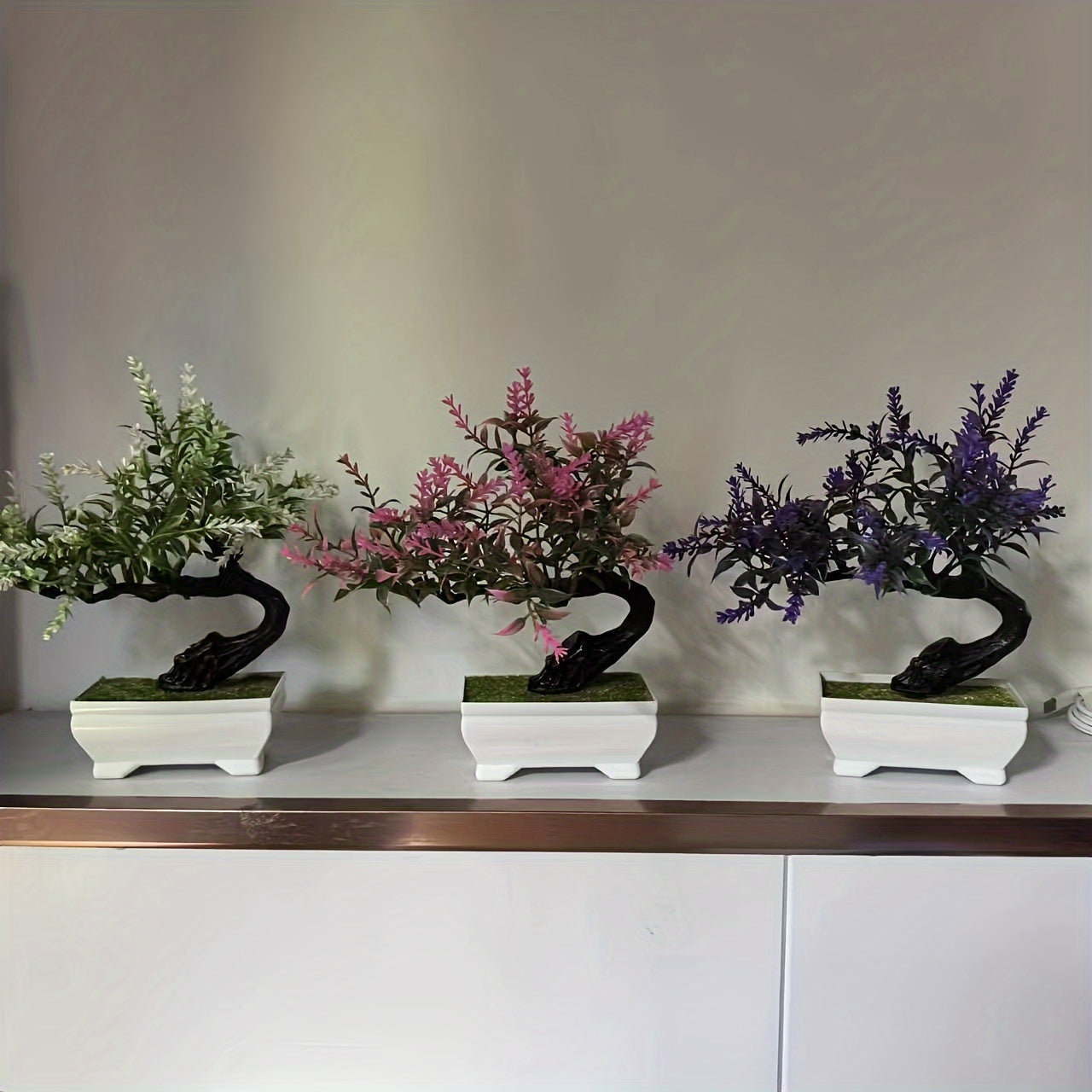 Uy dekoratsiyasi va tadbirlar uchun oq potda sun'iy bonsai daraxti