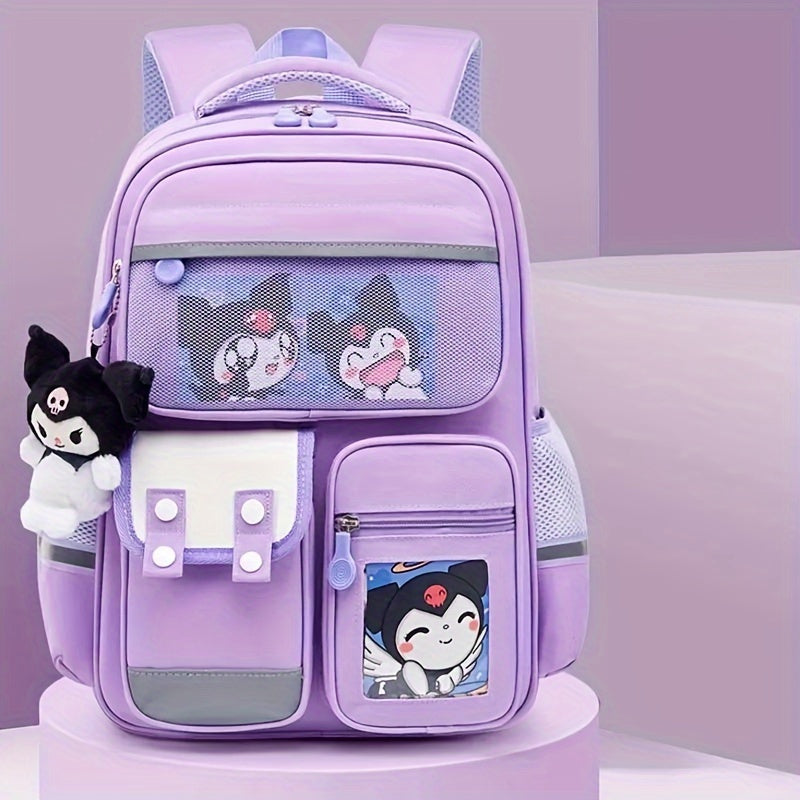 Sanrio Kuromi ruksak, sozlanadigan kamarlar, zip yopilishi va katta sig'imi bilan.