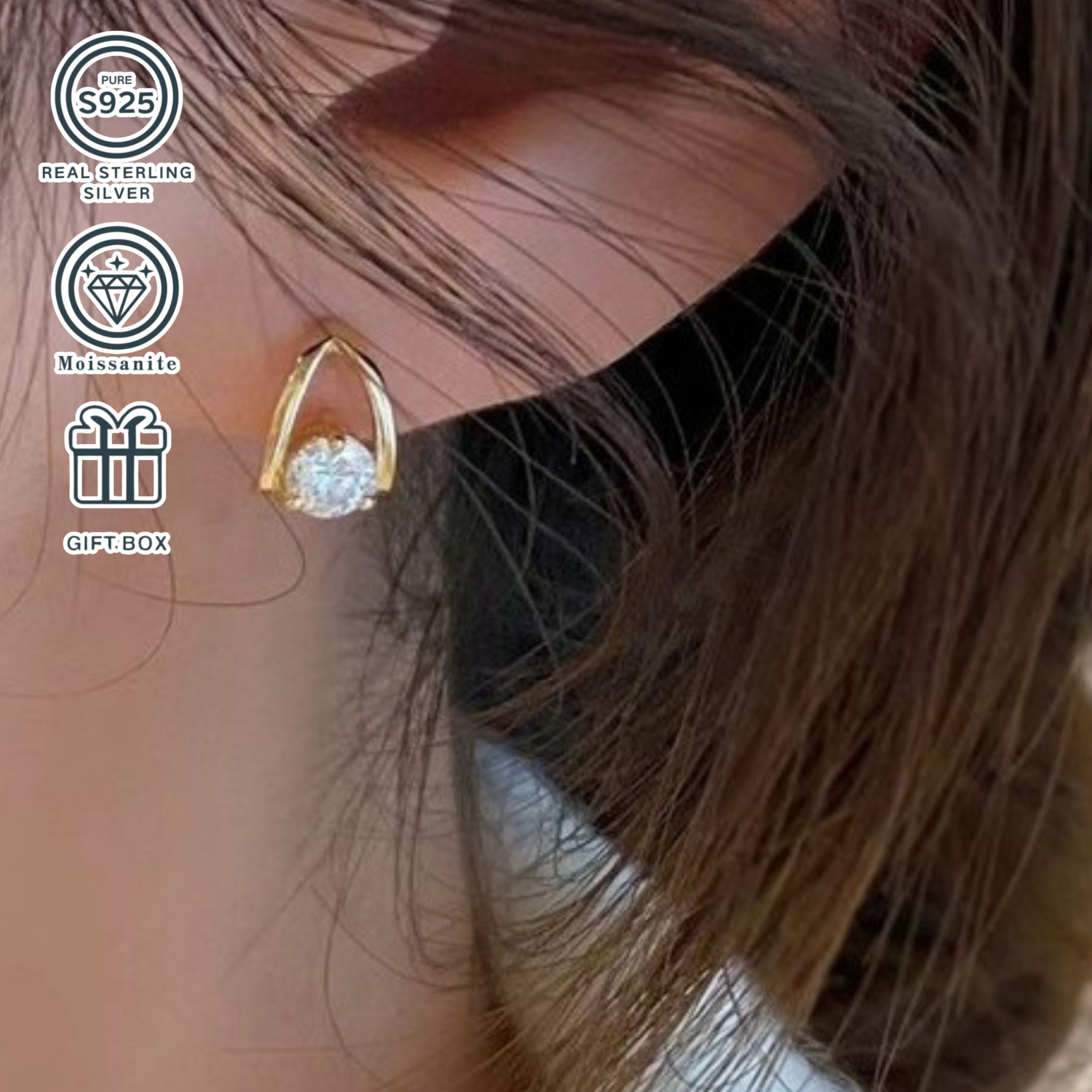 Ushbu 1ct*2 karat Moissanite marjonlari S925 sterling kumushga o'rnatilgan va 18K oltin bilan qoplangan. Marjonlarning umumiy og'irligi taxminan 2.5g, bu esa yuqori sifatli zargarlikni qadrlaydigan ayollar uchun mukammal yubiley sovg'asidir.