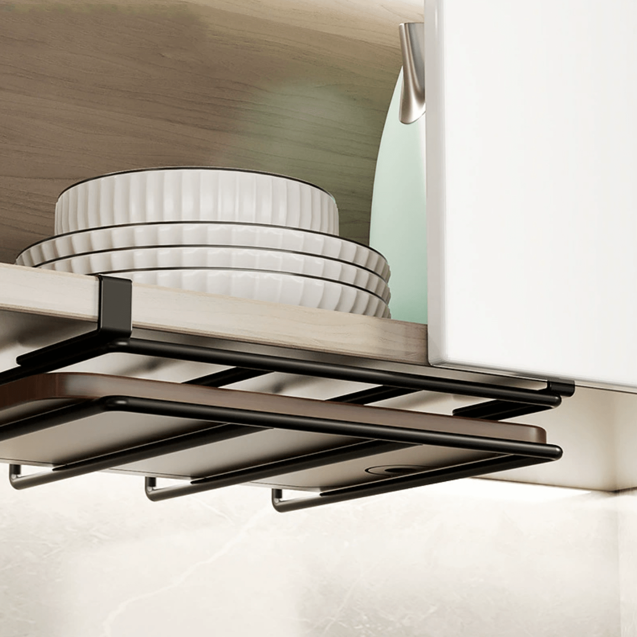 Devorga o'rnatiladigan oshxona va hammom uchun rack, kesish taxtalari va sochiqlar uchun, qora metall