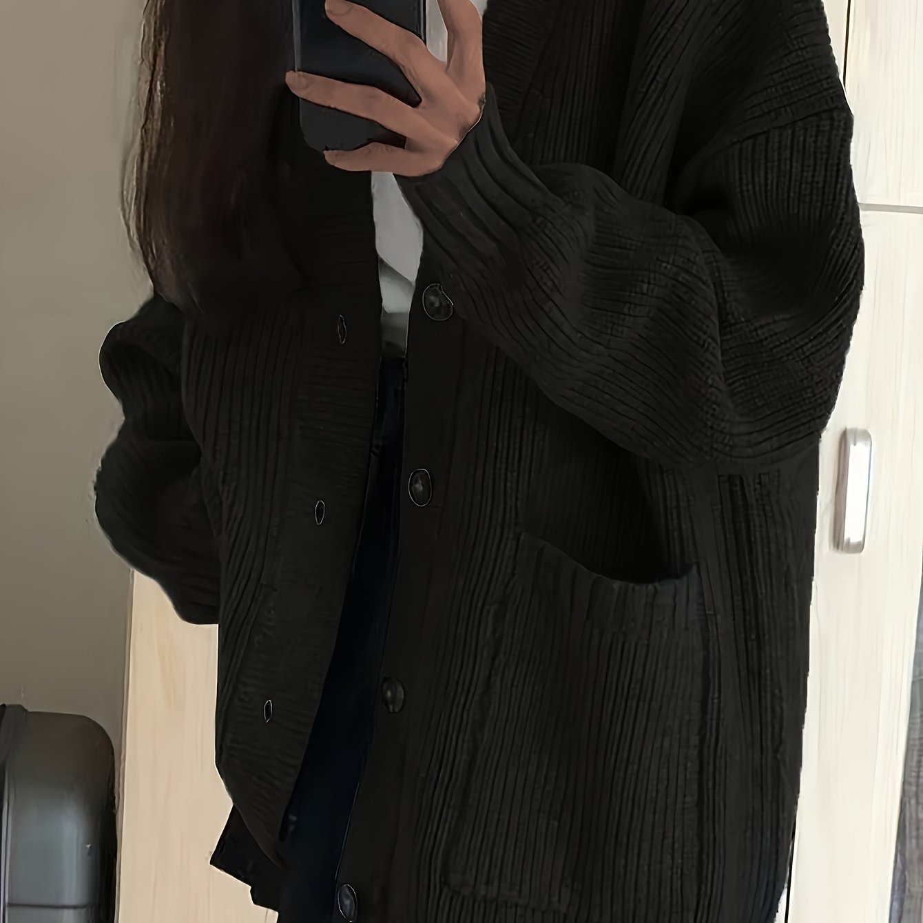 Ayollar uchun tasodifiy V-yuvalangan sviter, kuz va qish uchun mukammal.