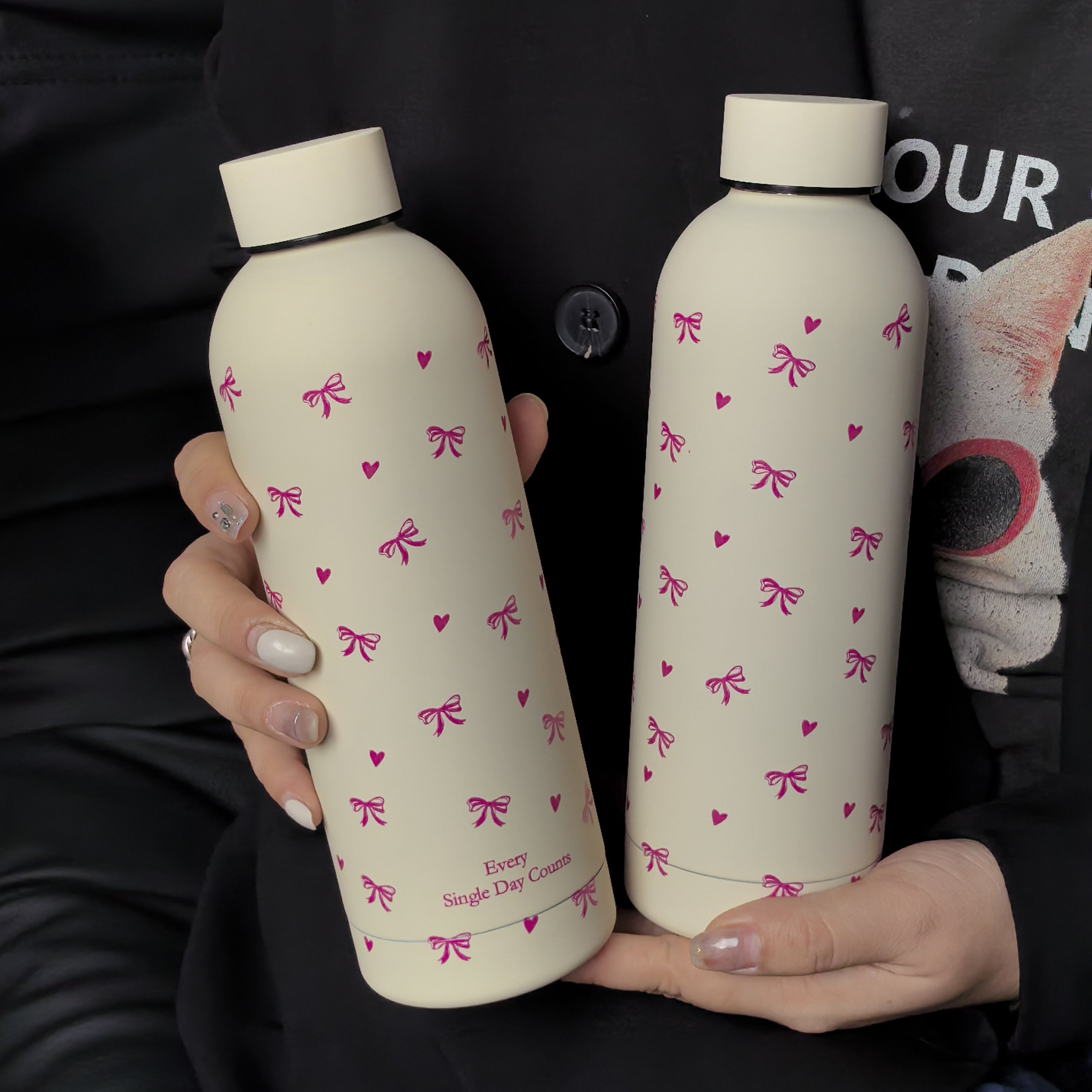 Botella de agua de acero inoxidable aislante con diseño de lazo y corazón para viajes, gimnasio, exteriores y coche