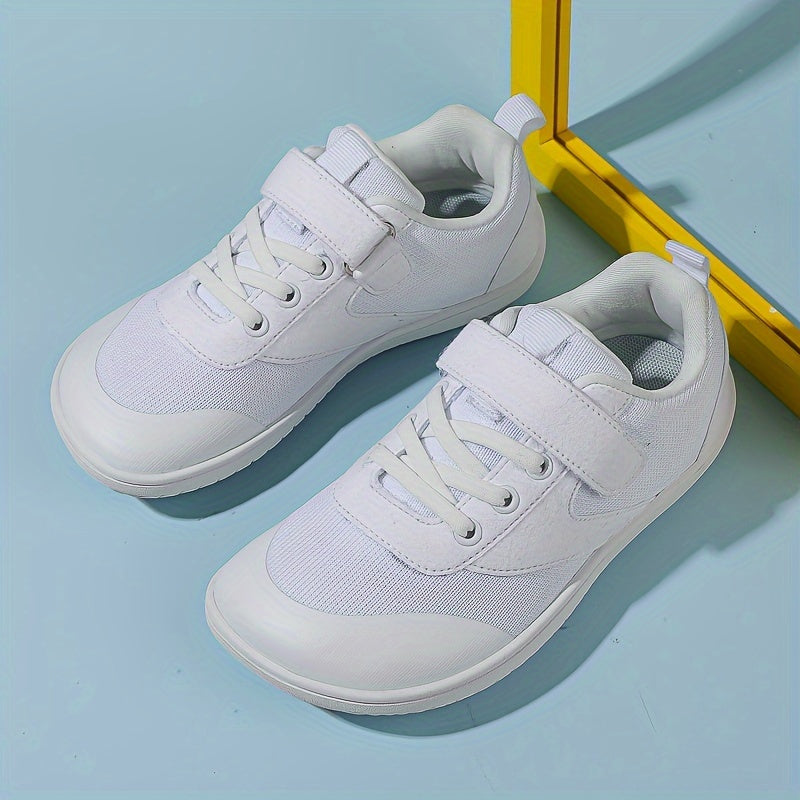 Unisex bolalar uchun moda krossovkalari - Har mavsumga mos keladigan preppy uslubi. Moslashuvchan tasma va nafas oladigan to'r mato ustki qismi, kauchuk taglik bilan ta'minlangan.