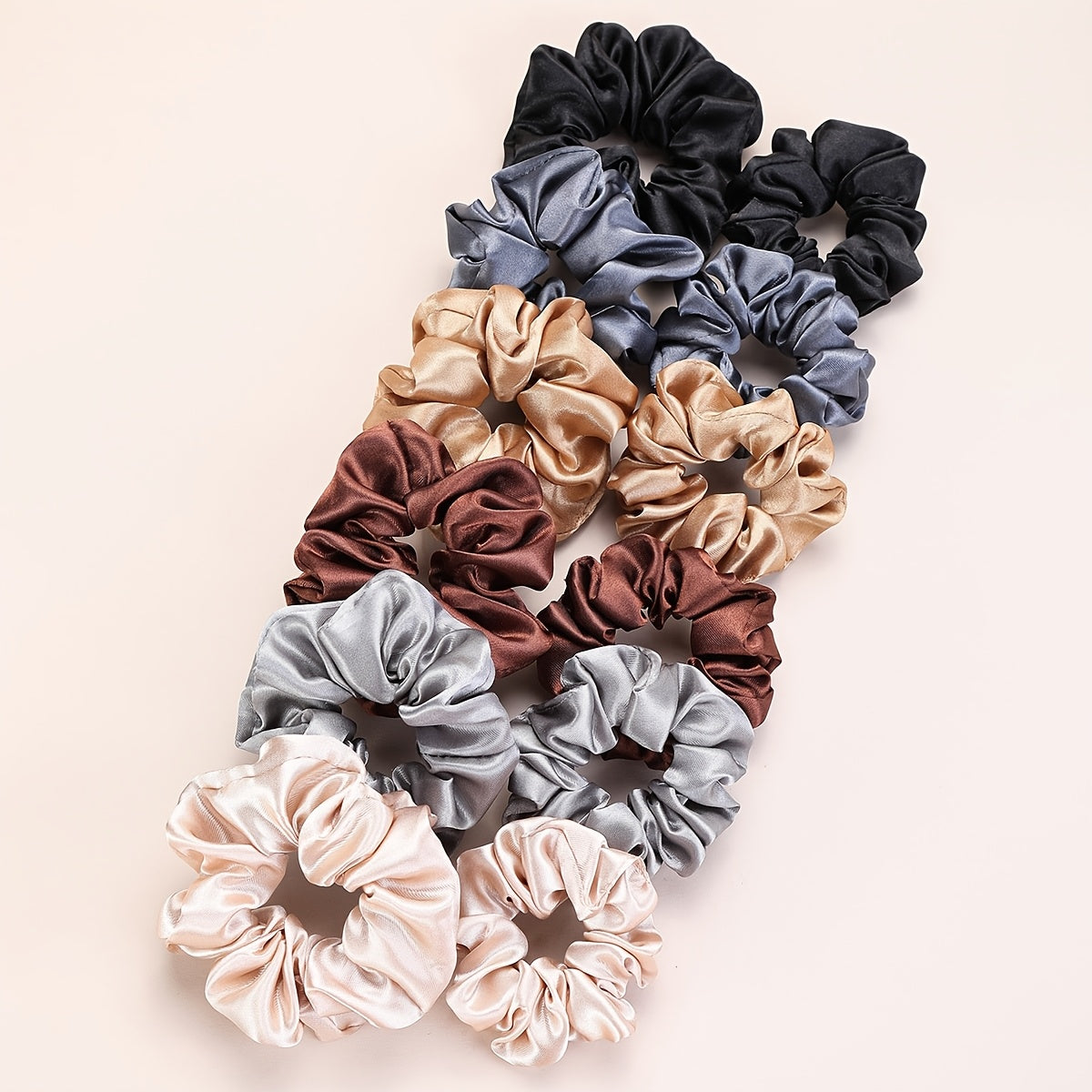 Ayollar va qizlar uchun 12 ta to'liq rangli satinning soch to'plamlari va tassel detallari bilan to'plam