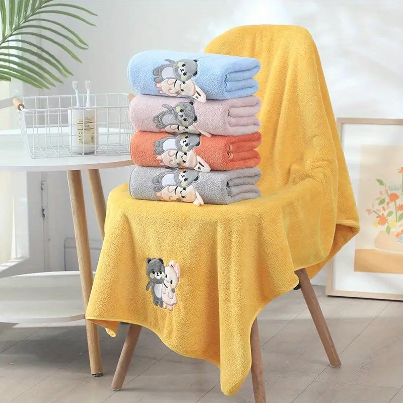 Yumshoq va plush koral fliys hammom sochiq, qiziqarli multfilm ayiq va quyon tikuvlari bilan, shirin ranglarda. Juftliklar uchun va Rojdestvo sovg'asi sifatida ideal. 1 yoki 2 dona keladi, hammom uchun mukammal.