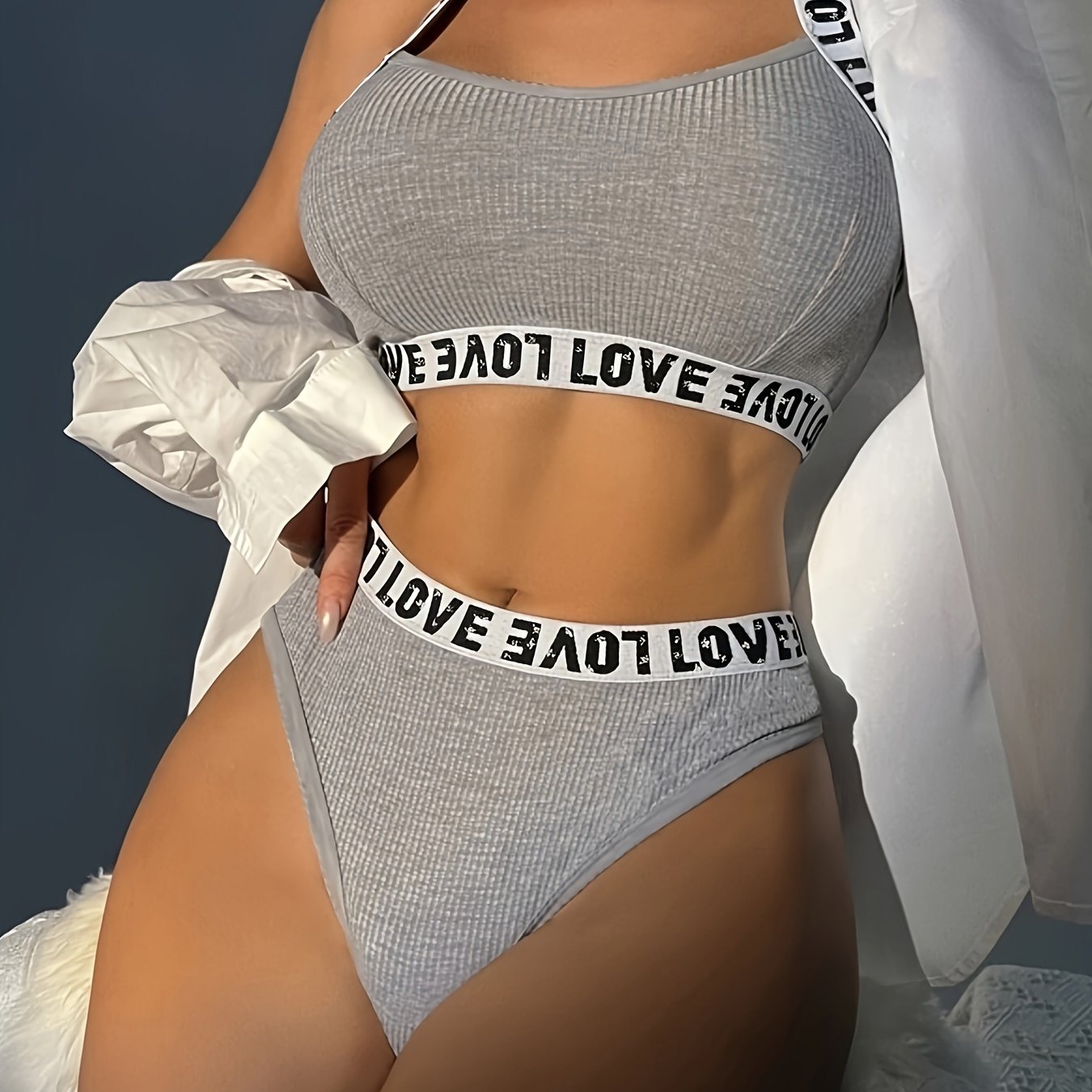 Chop etilgan xatli brassi va chiroyli orqa qismi, elastik ichki kiyimlar to'plami ayollar uchun.