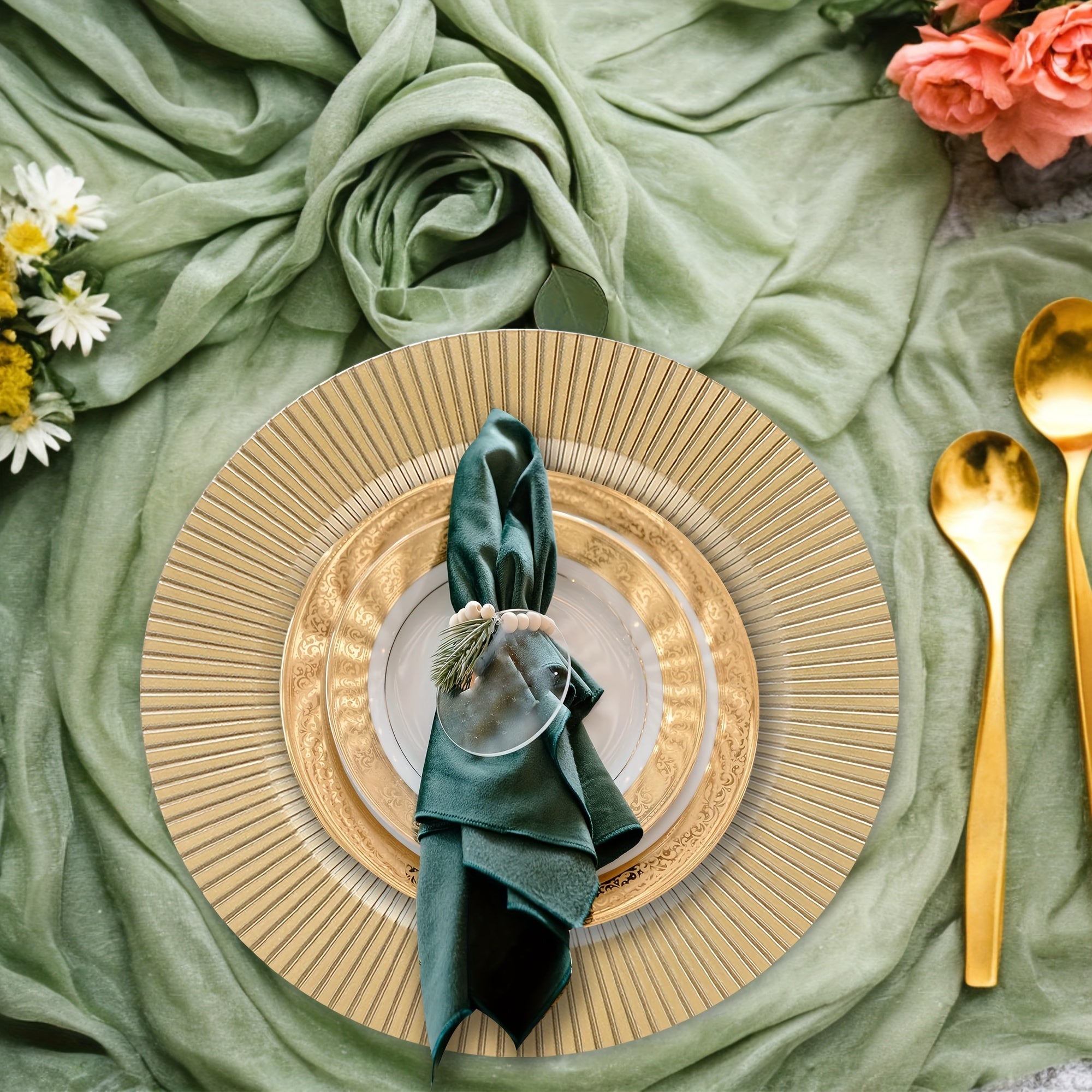 Paquete de 40 platos de plástico para cargadores de 13 pulgadas, diseño redondo decorativo en oro con motivo de arrecife, ideal para bodas y fiestas