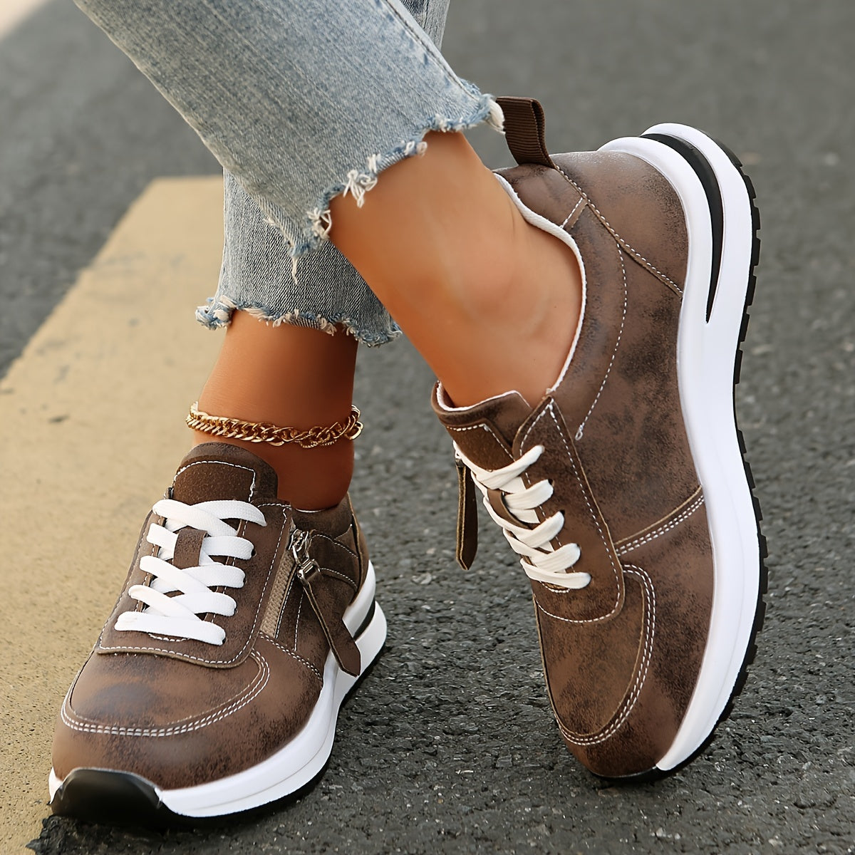 Women's Casual Lightweight Low Top Sneakers with Lace-Up Round Toe Fabric Lining