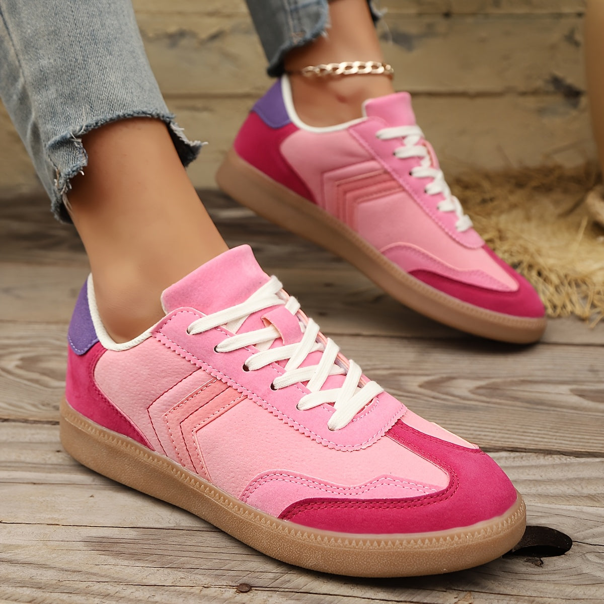 Women's Flat Sneakers Casual Lace-Up Shoes for Ladies in Trendy Colors