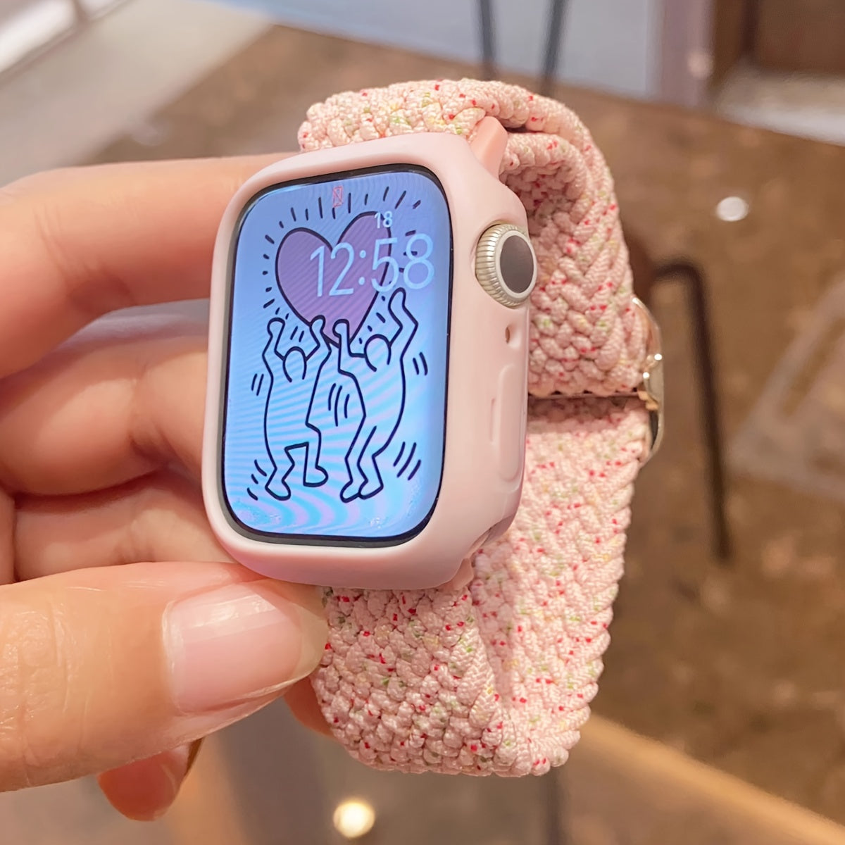 Набор из 2 модных эластичных тканевых ремешков для часов и мягкого силиконового защитного чехла для Apple Watch. Подходит для Apple Watch размером от 38 мм до 49 мм и серии Ultra до 1. Умные часы.