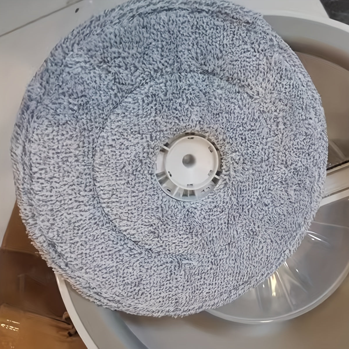 Portativ uy pol mopi, aylanuvchi ABS zanglamaydigan po'latdan yasalgan bosh va super nozik tolali mop pad bilan, yashash xonalarida, yotoqxonalarda, hammomlarda, oshxonalarda va hojatxonalarda tozalash uchun mukammal. Quvnoq 1 dona to'plamda keladi.