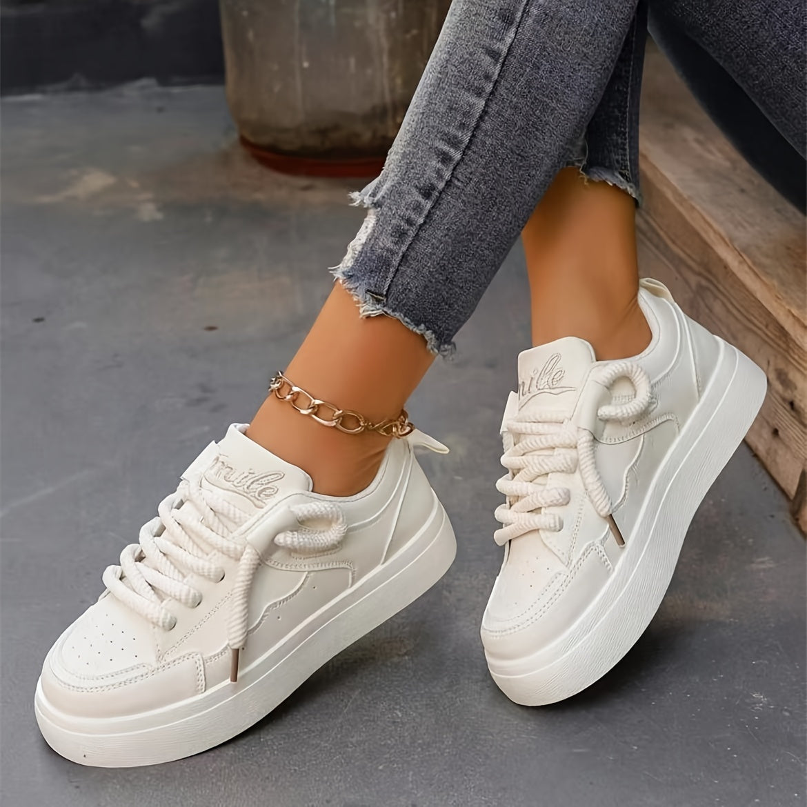 Women's Casual Lace-Up Platform Sneakers Solid Color Low Top Comfortable Shoes