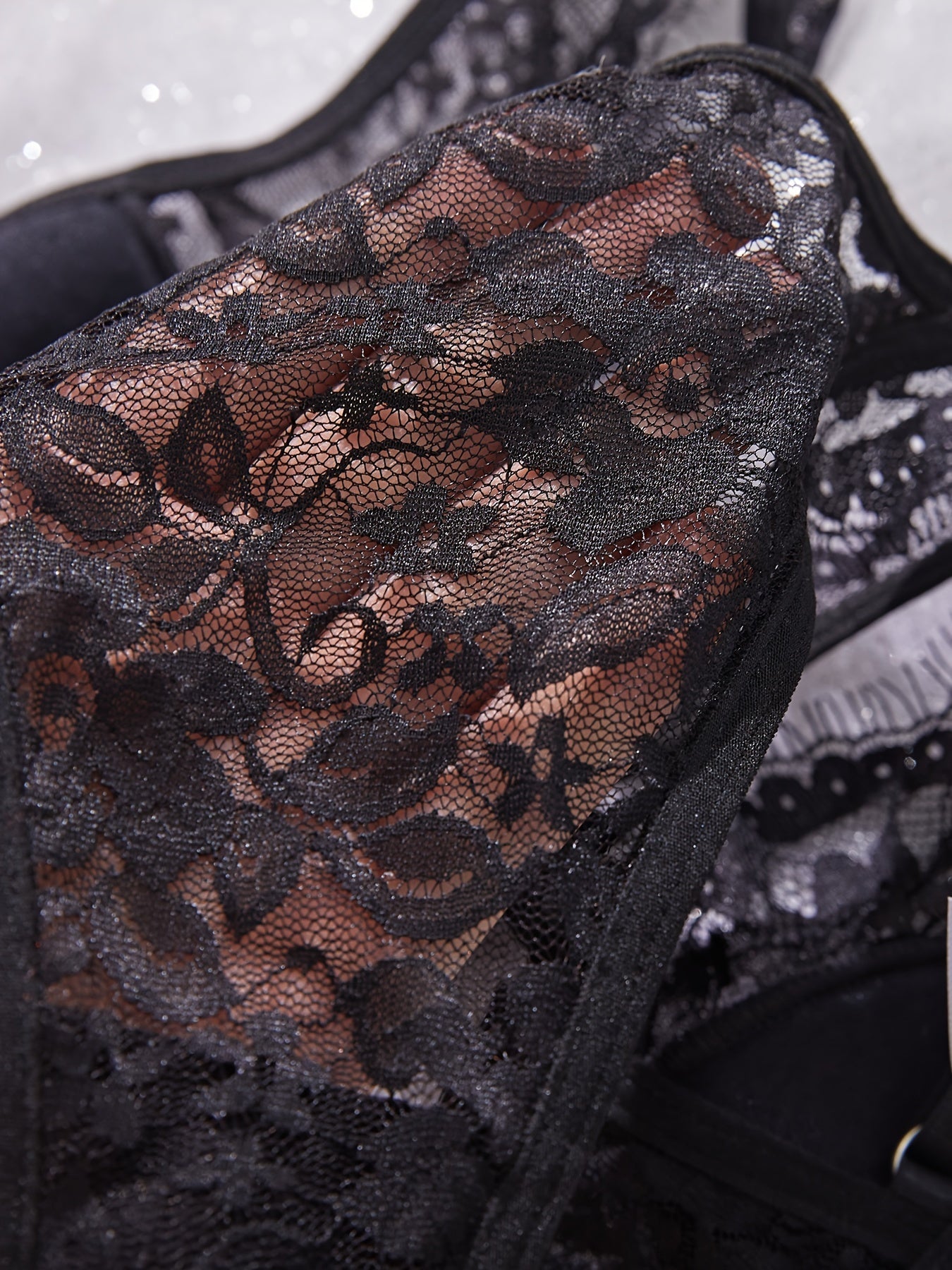 Ayollar uchun sezgir dantel brassi va ichki kiyim to'plami